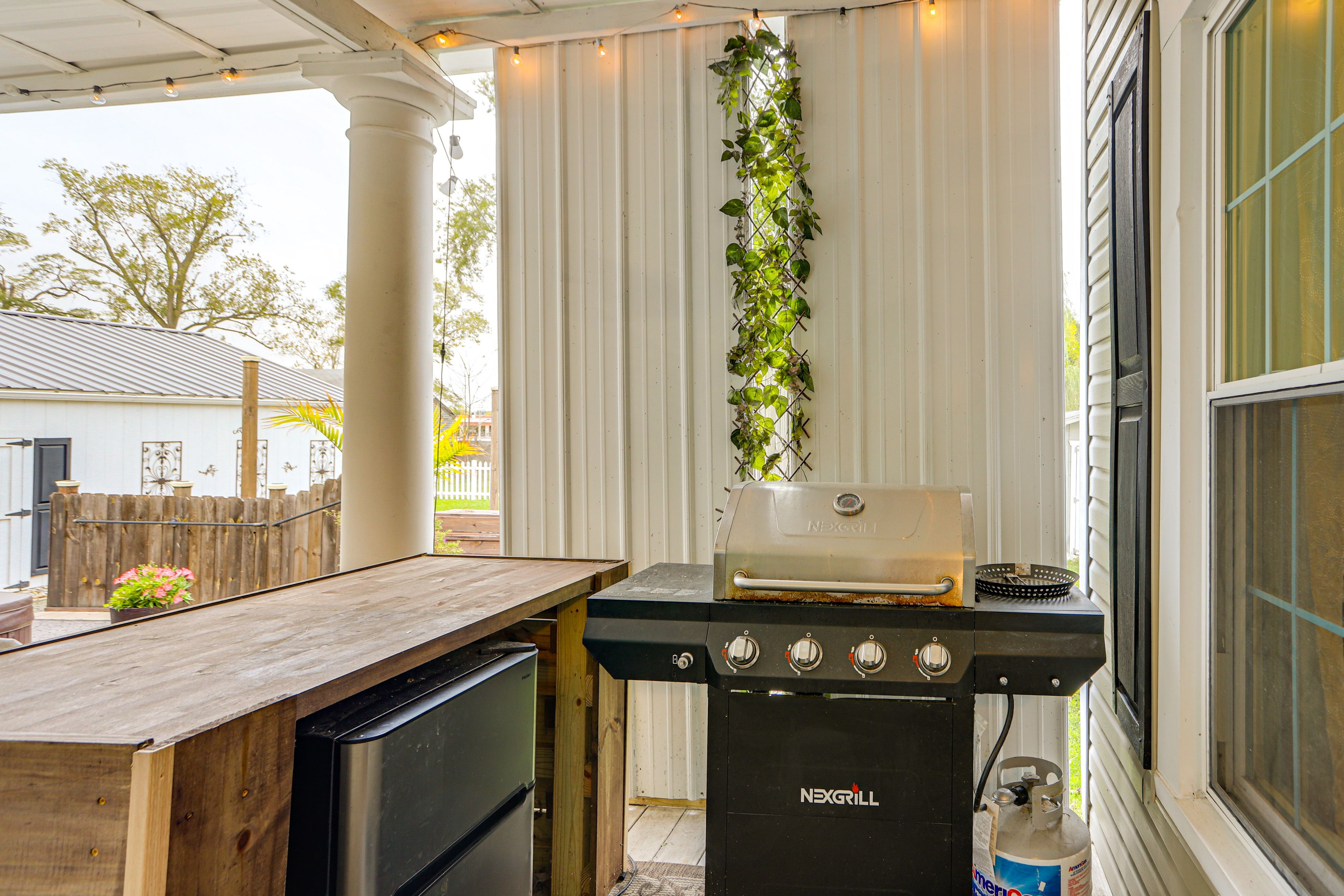 Furnished Deck | Gas Grill | Dining Table