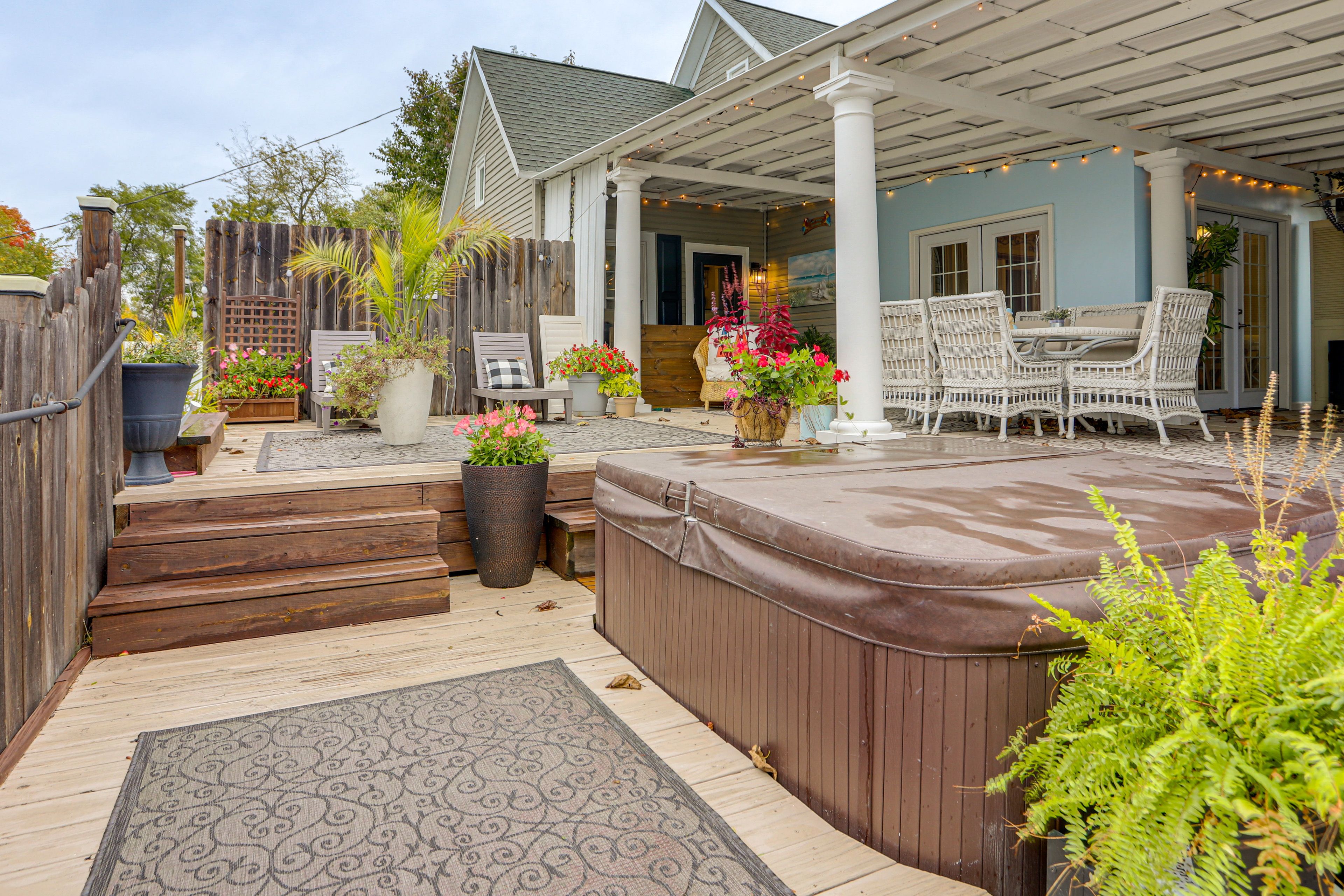 Sandusky Vacation Rental | 4BR | 2BA | 2,214 Sq Ft | 3 Steps Required