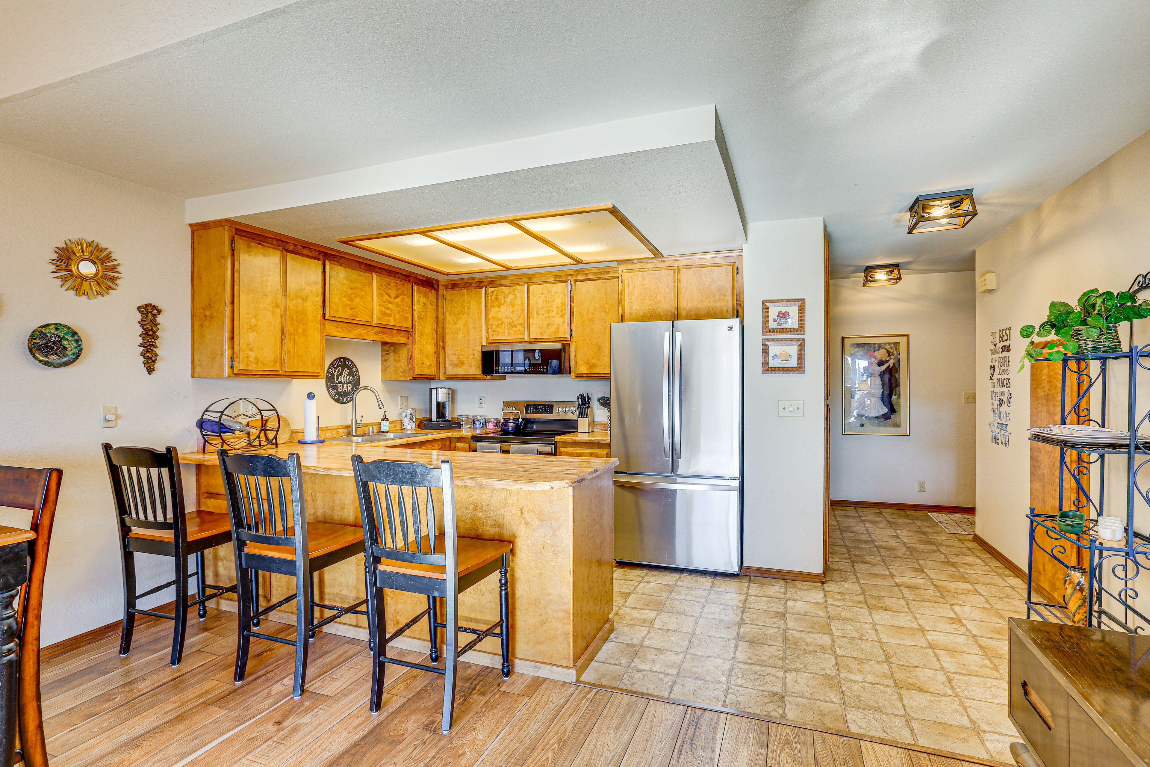 Breakfast Bar | Kitchen | 1st Floor