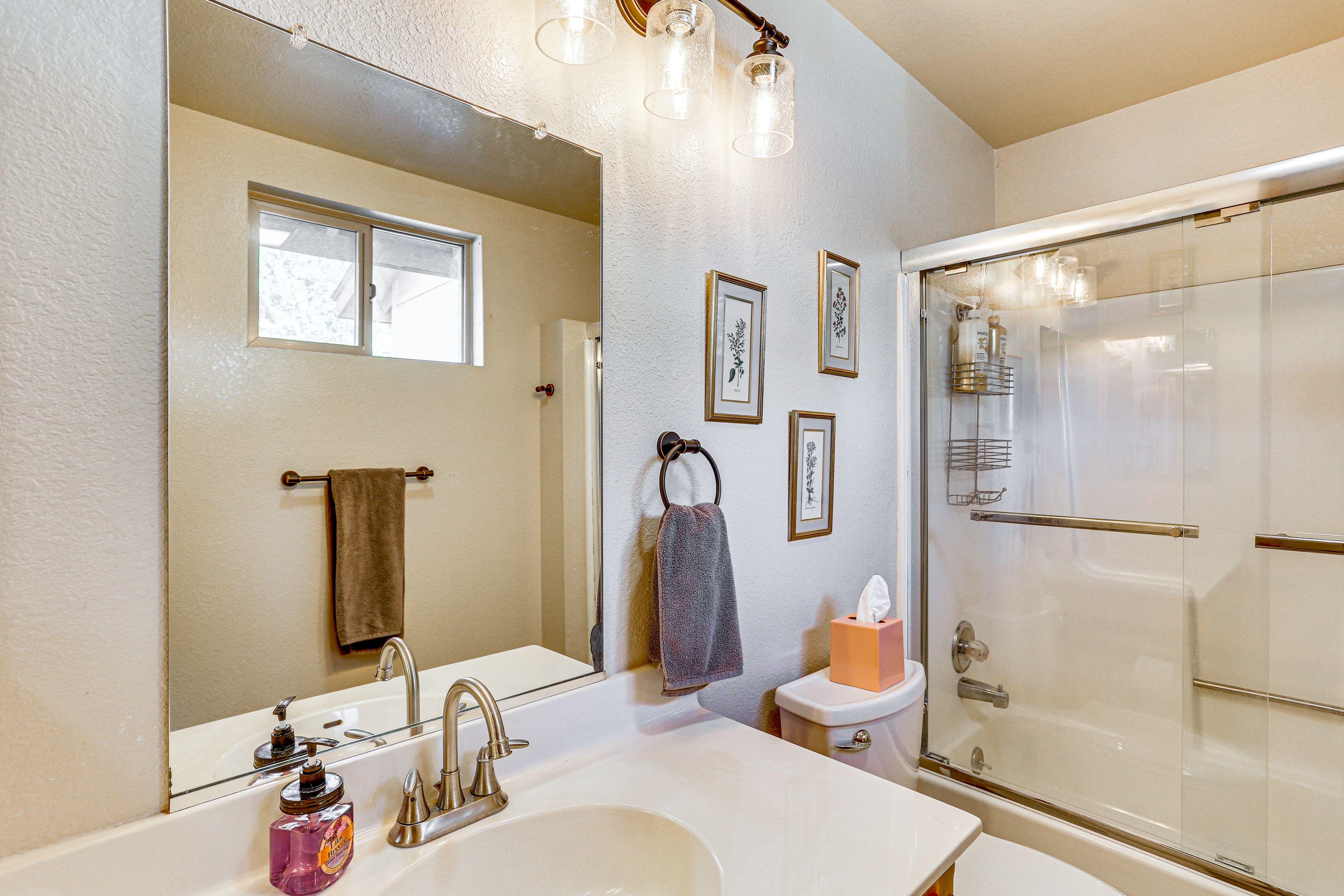 Full Bathroom | 2nd Floor