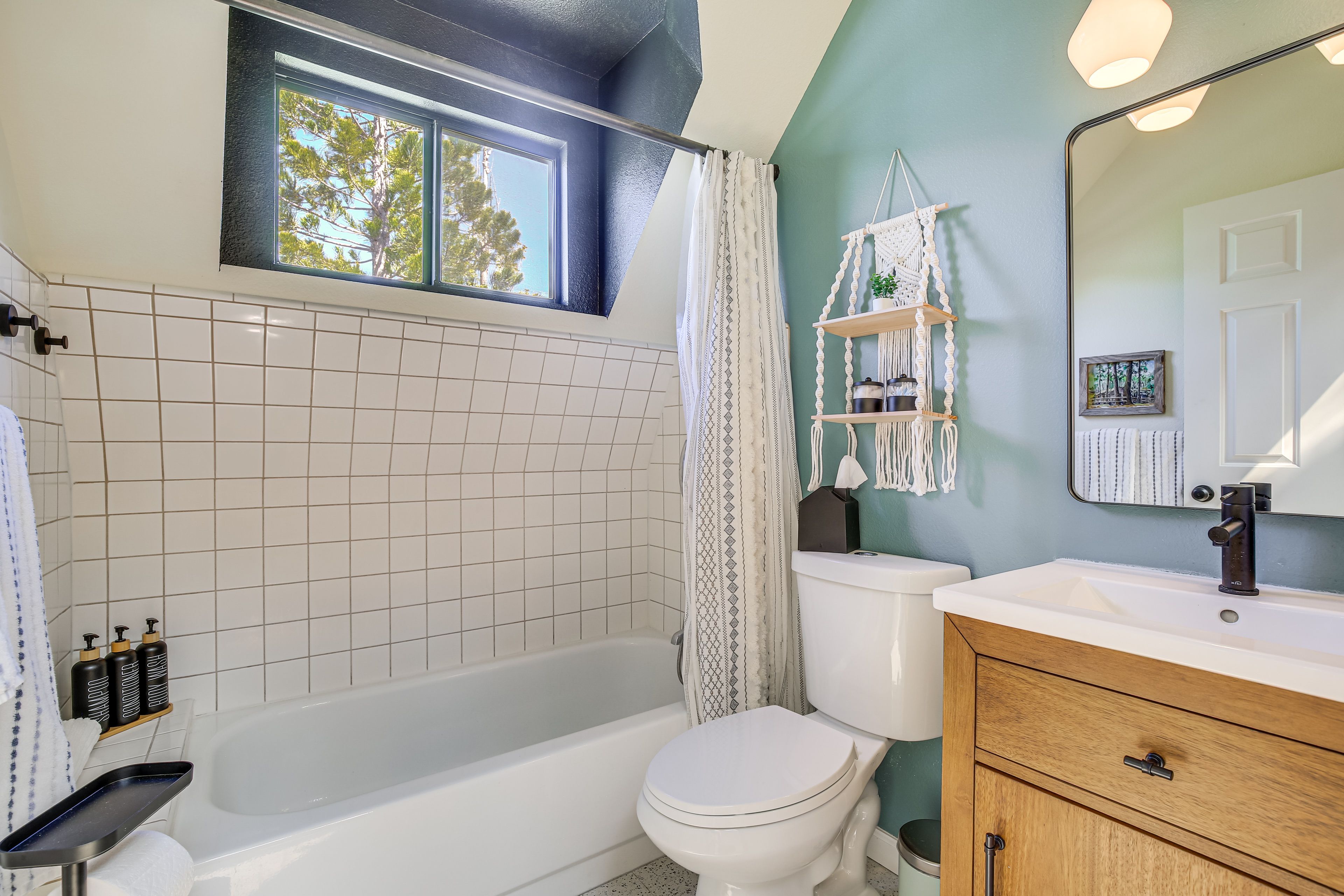 Full Bathroom | 2nd Floor