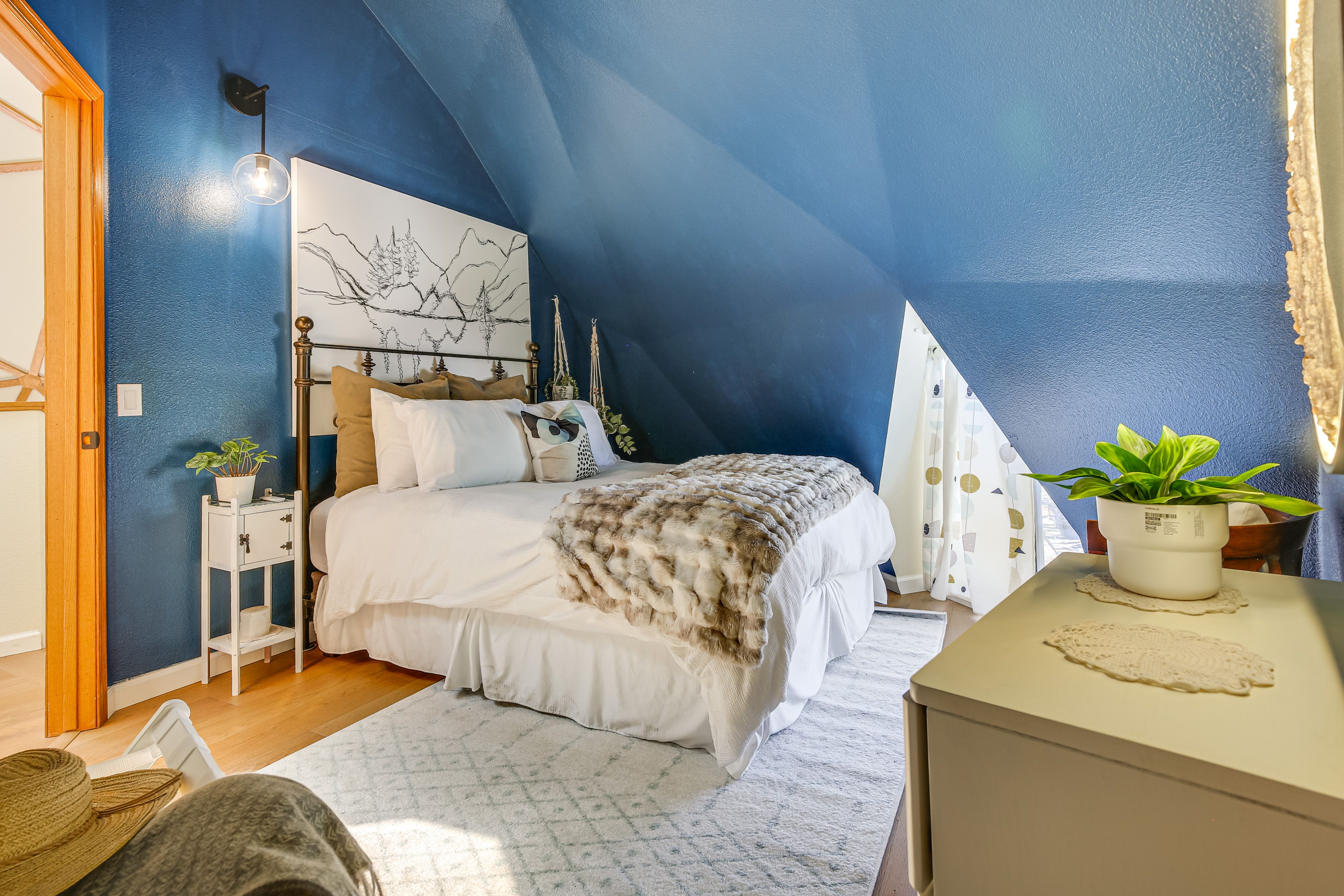 Bedroom 2 | Queen Bed | 2nd Floor