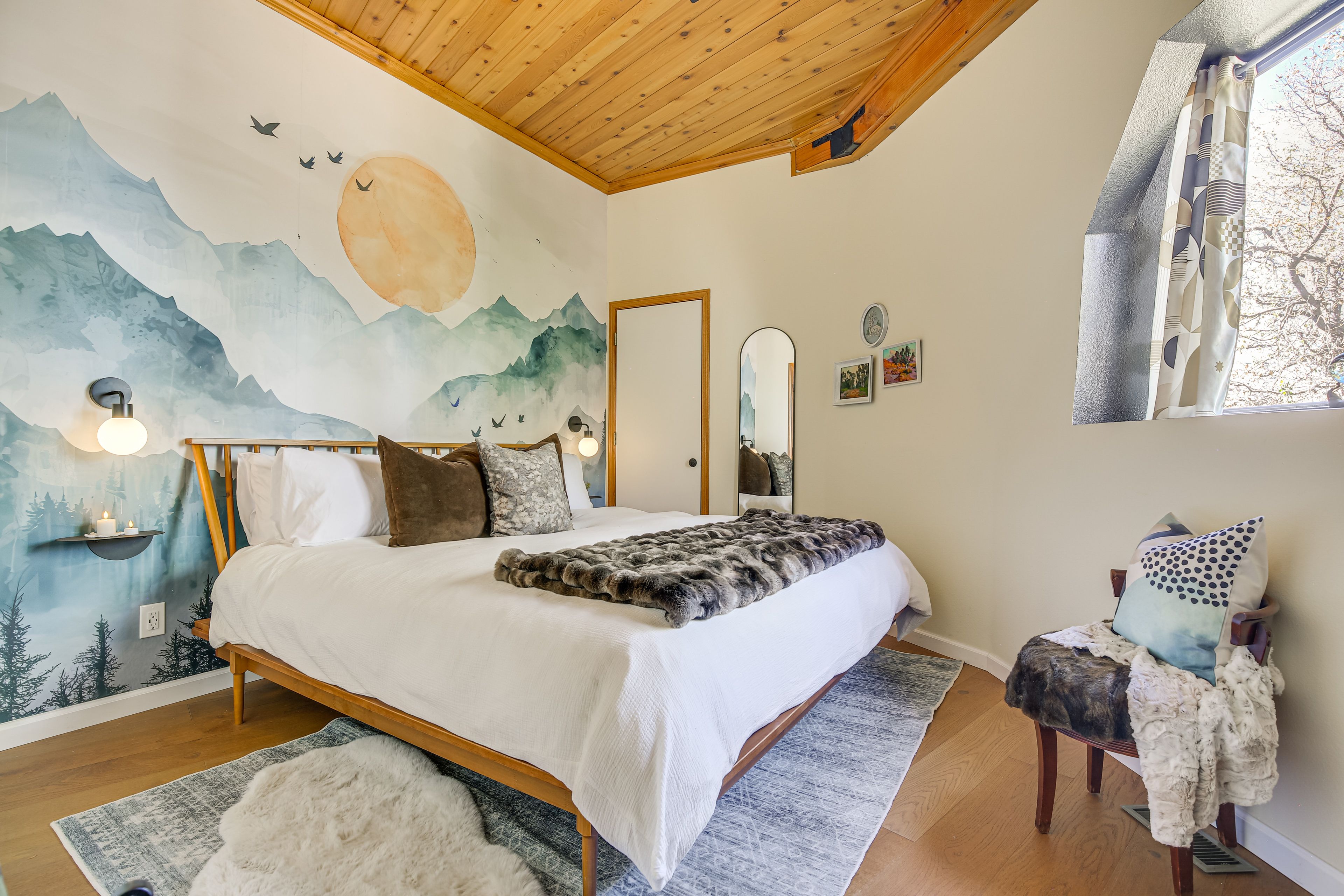 Bedroom 1 | King Bed | 1st Floor