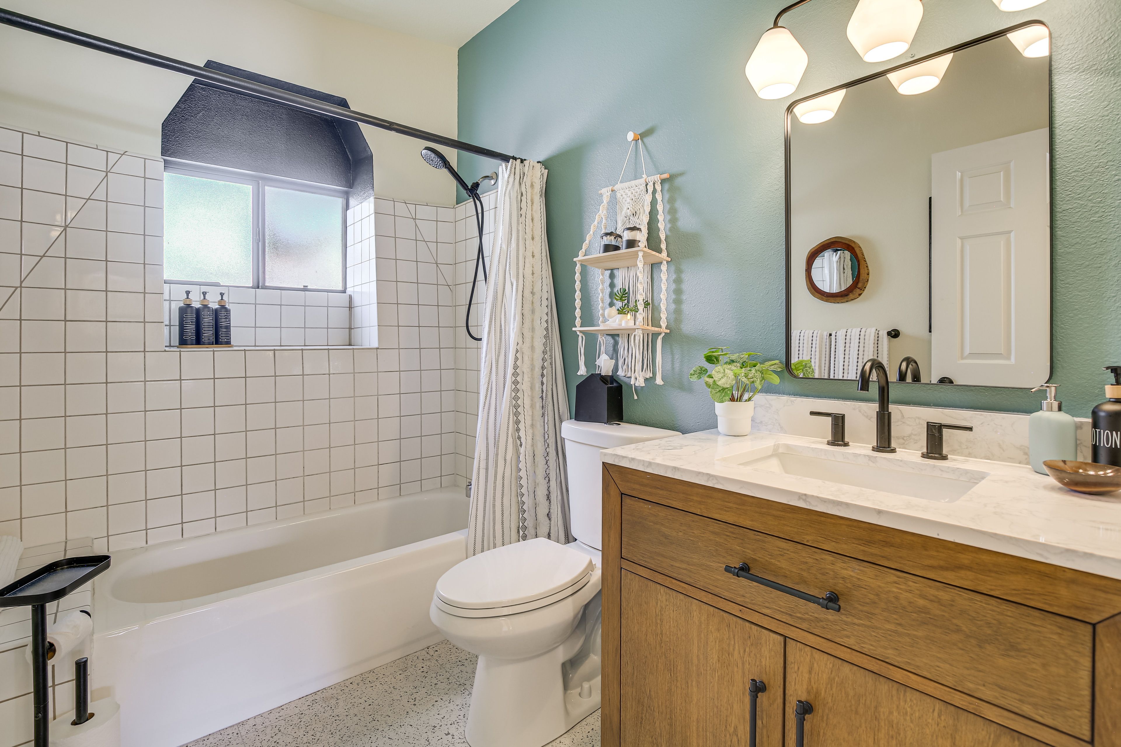 Full Bathroom | 1st Floor