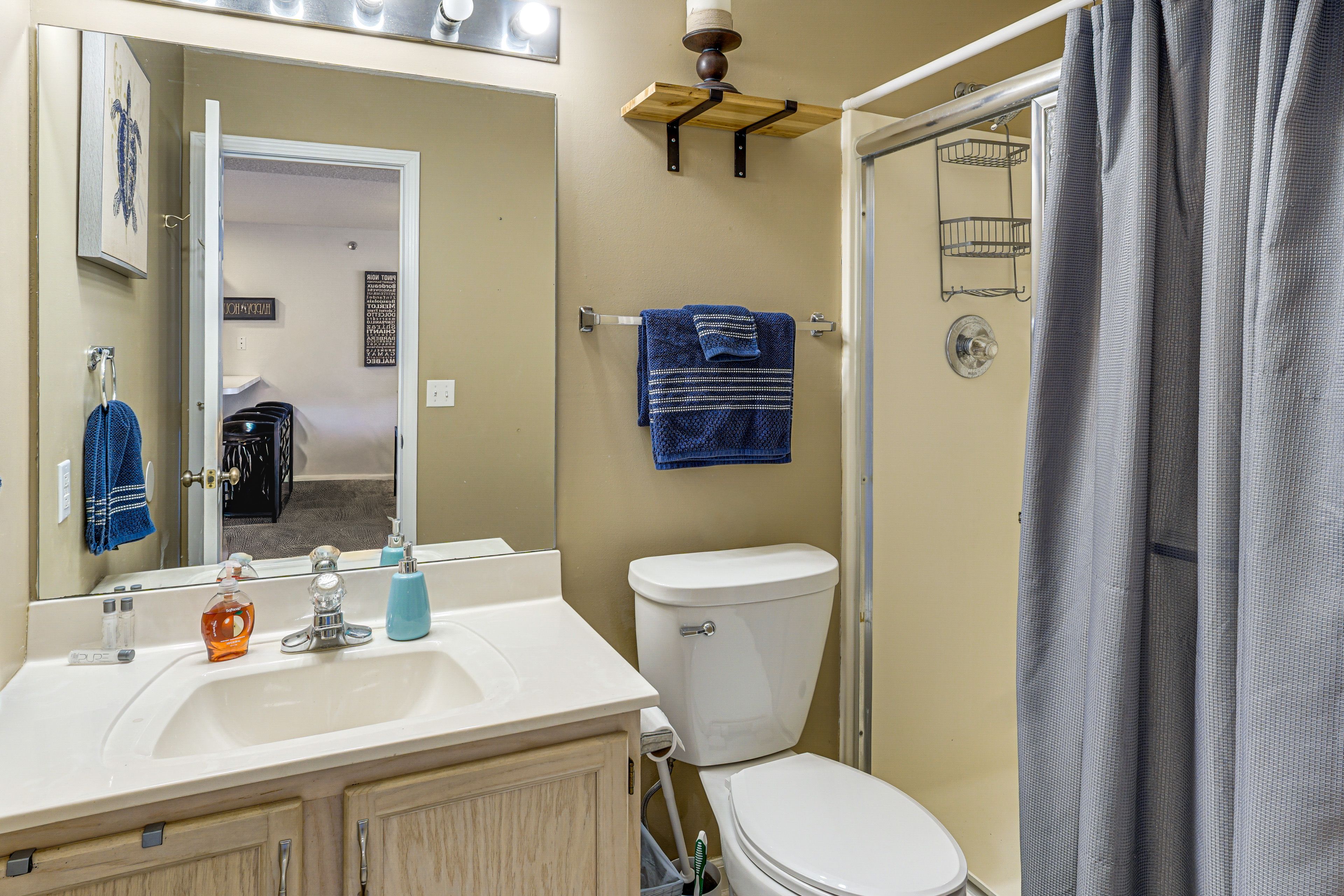 Full Bathroom | Complimentary Toiletries | Hair Dryer