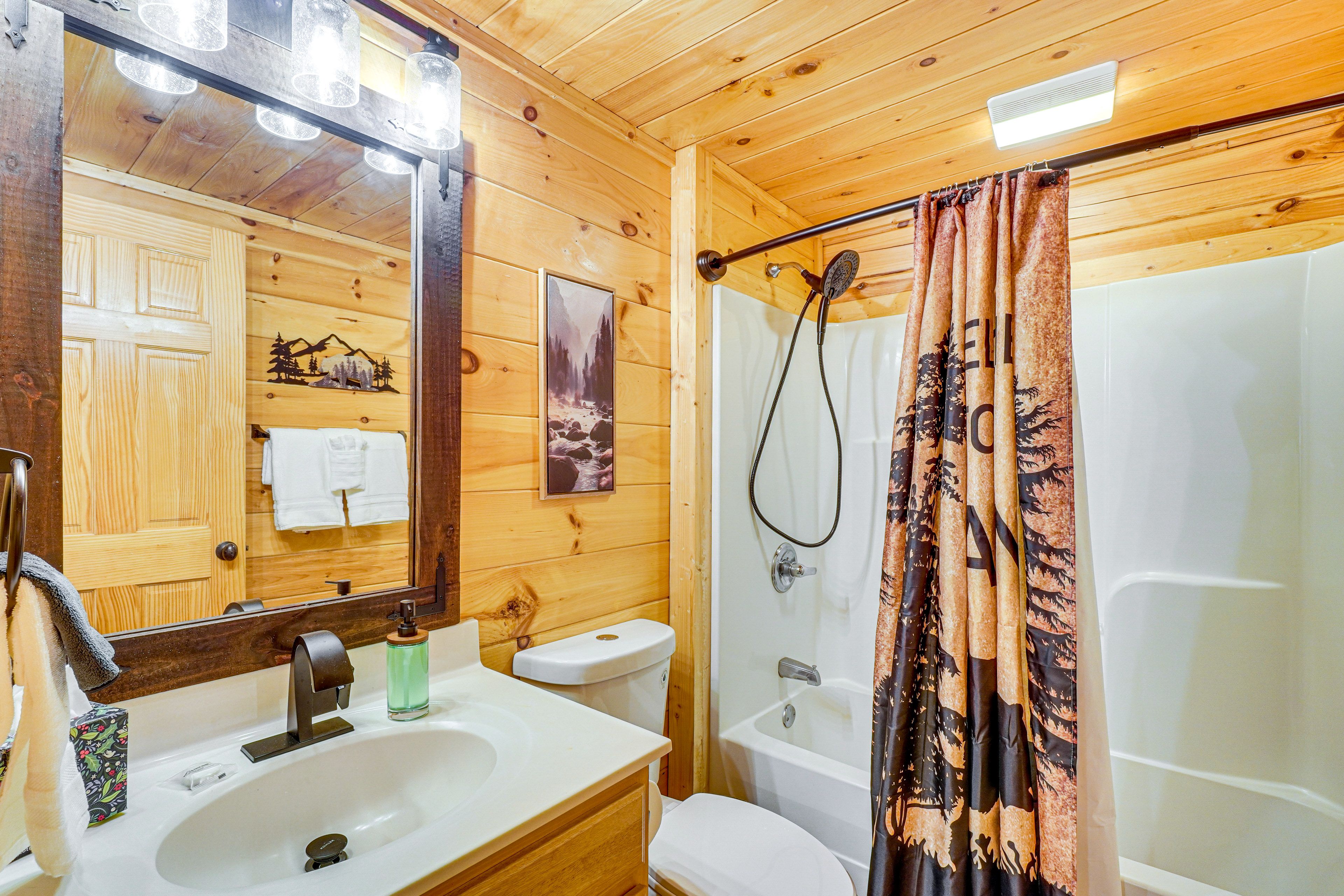 Bathroom | 1st Floor