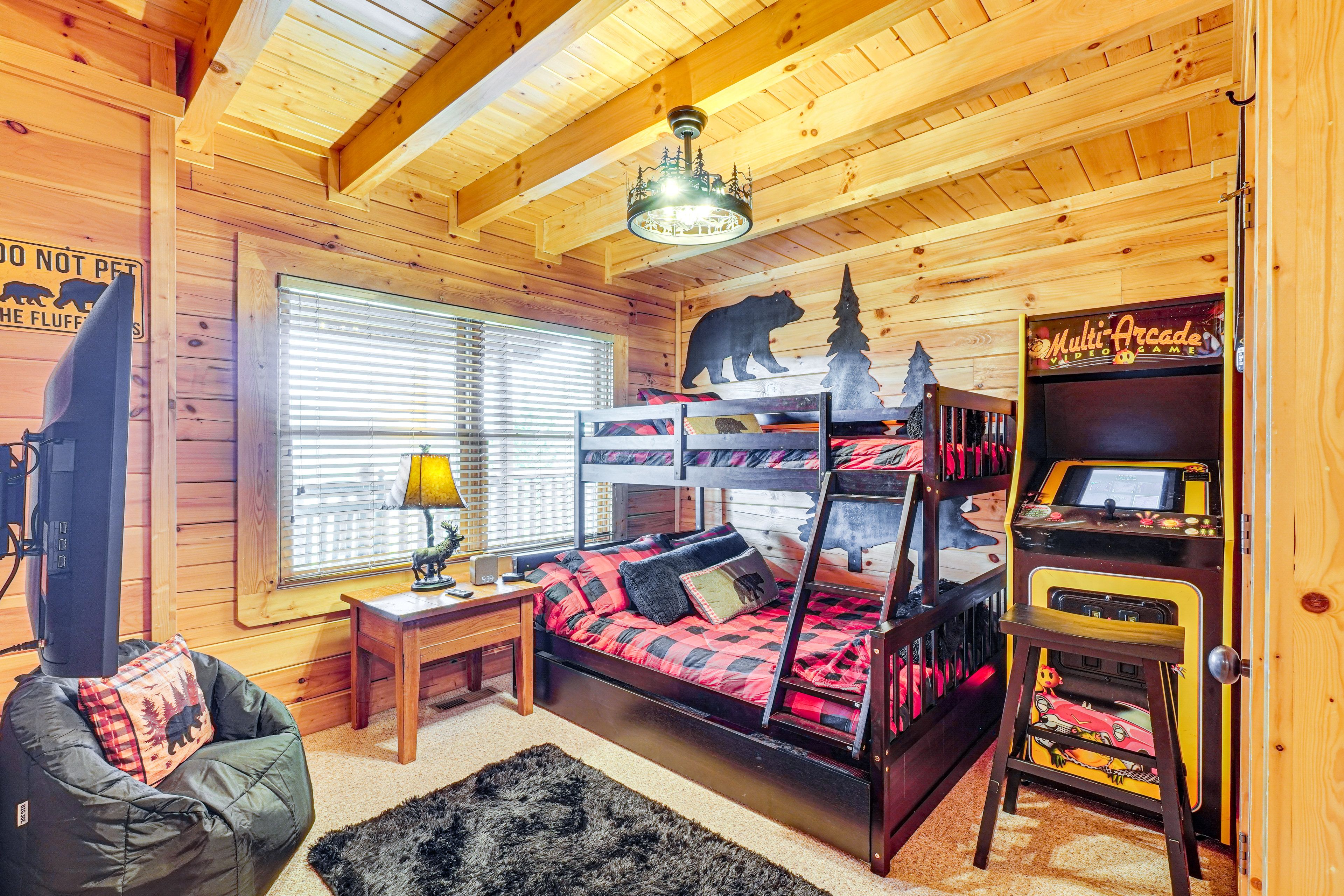 Bedroom 3 | Twin/Full Bunk Bed w/ Twin Trundle | 1st Floor