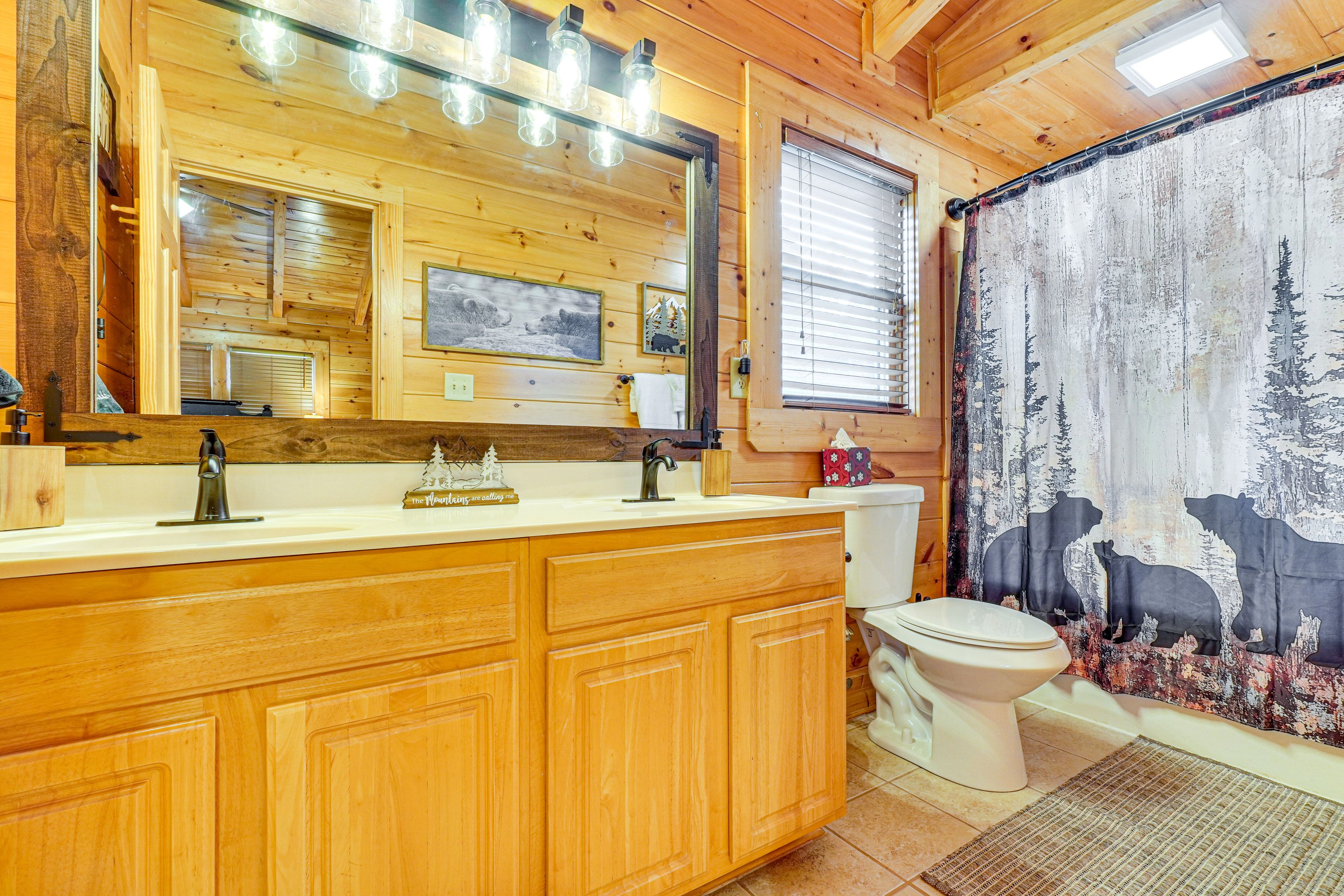 En-Suite Bathroom | 2nd Floor