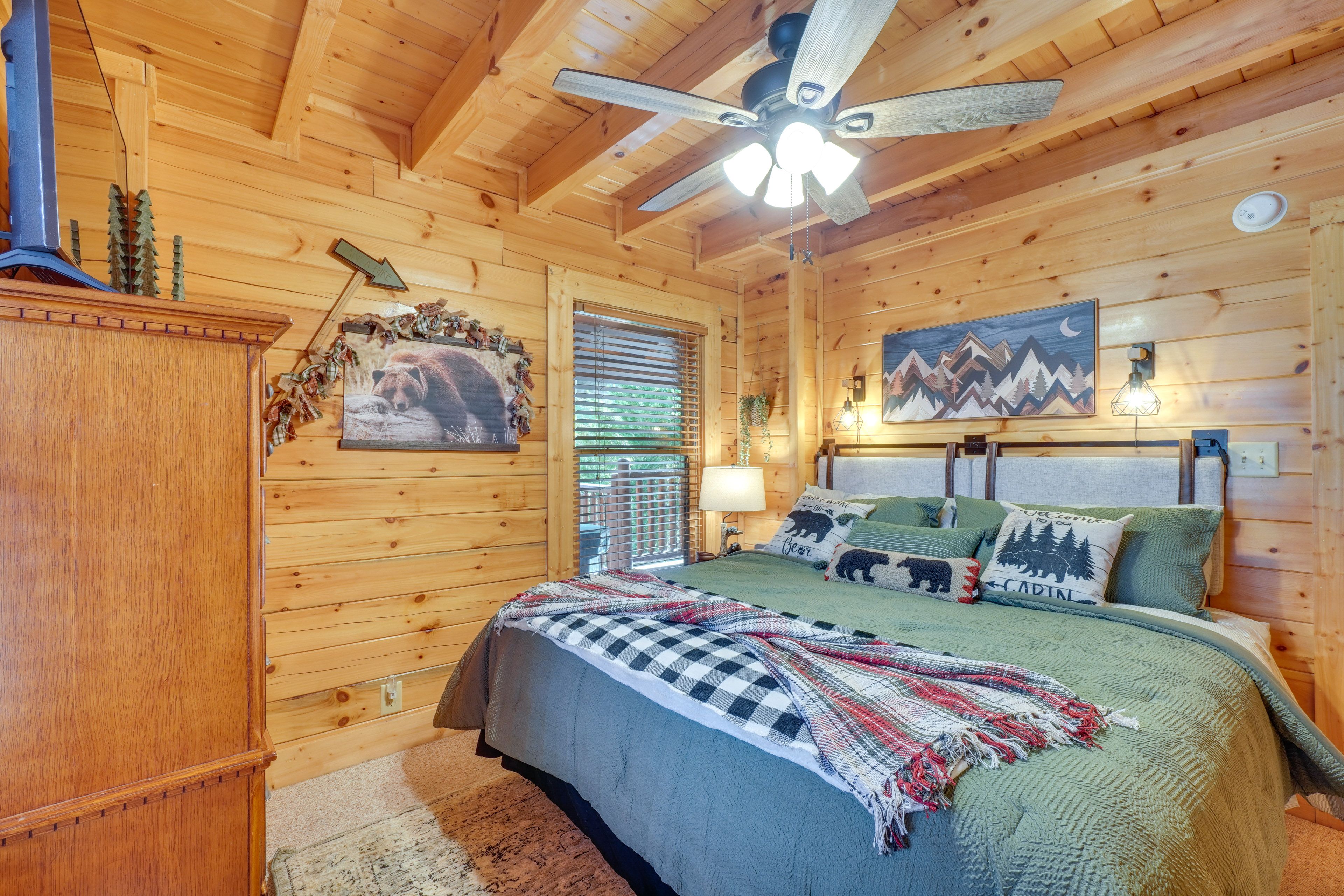 Bedroom 2 | King Bed | 1st Floor