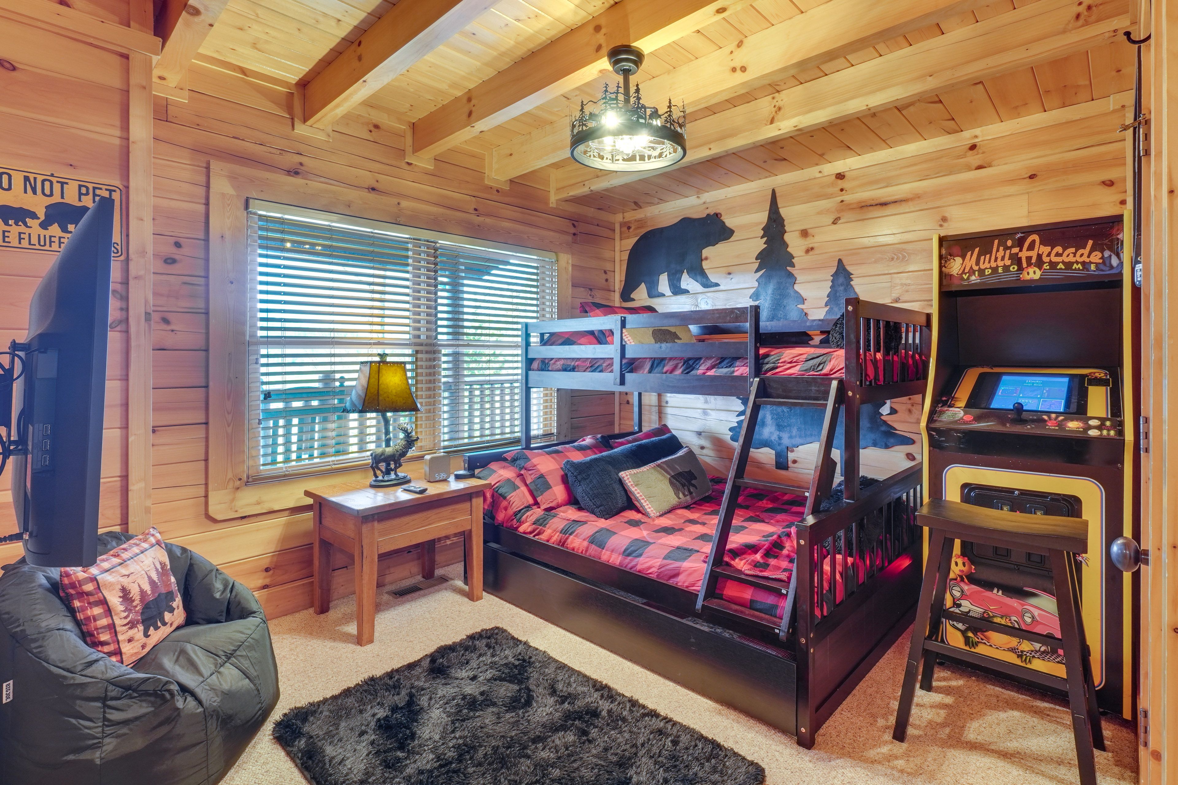 Bedroom 3 | Twin/Full Bunk Bed w/ Twin Trundle | 1st Floor