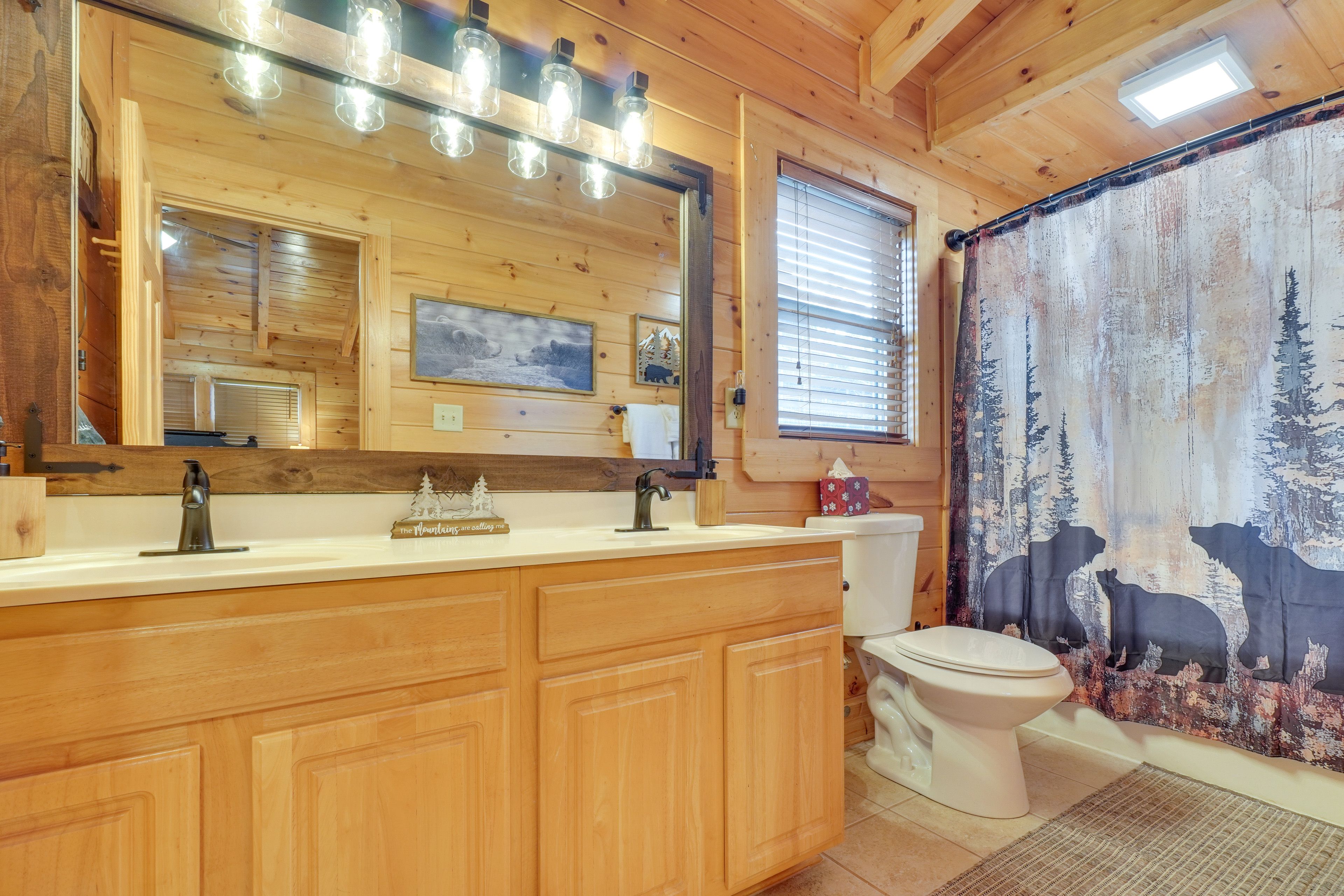 En-Suite Bathroom | 2nd Floor