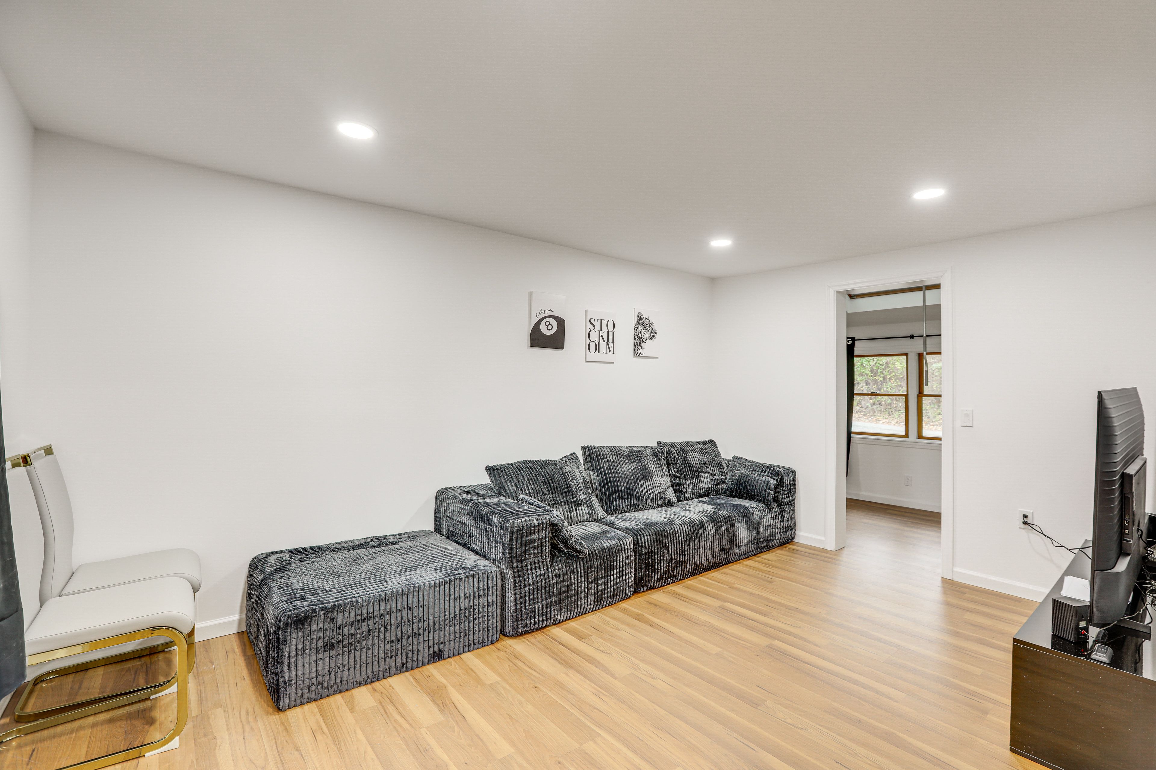 Living Area | Smart TV | Board Games | 1st Floor