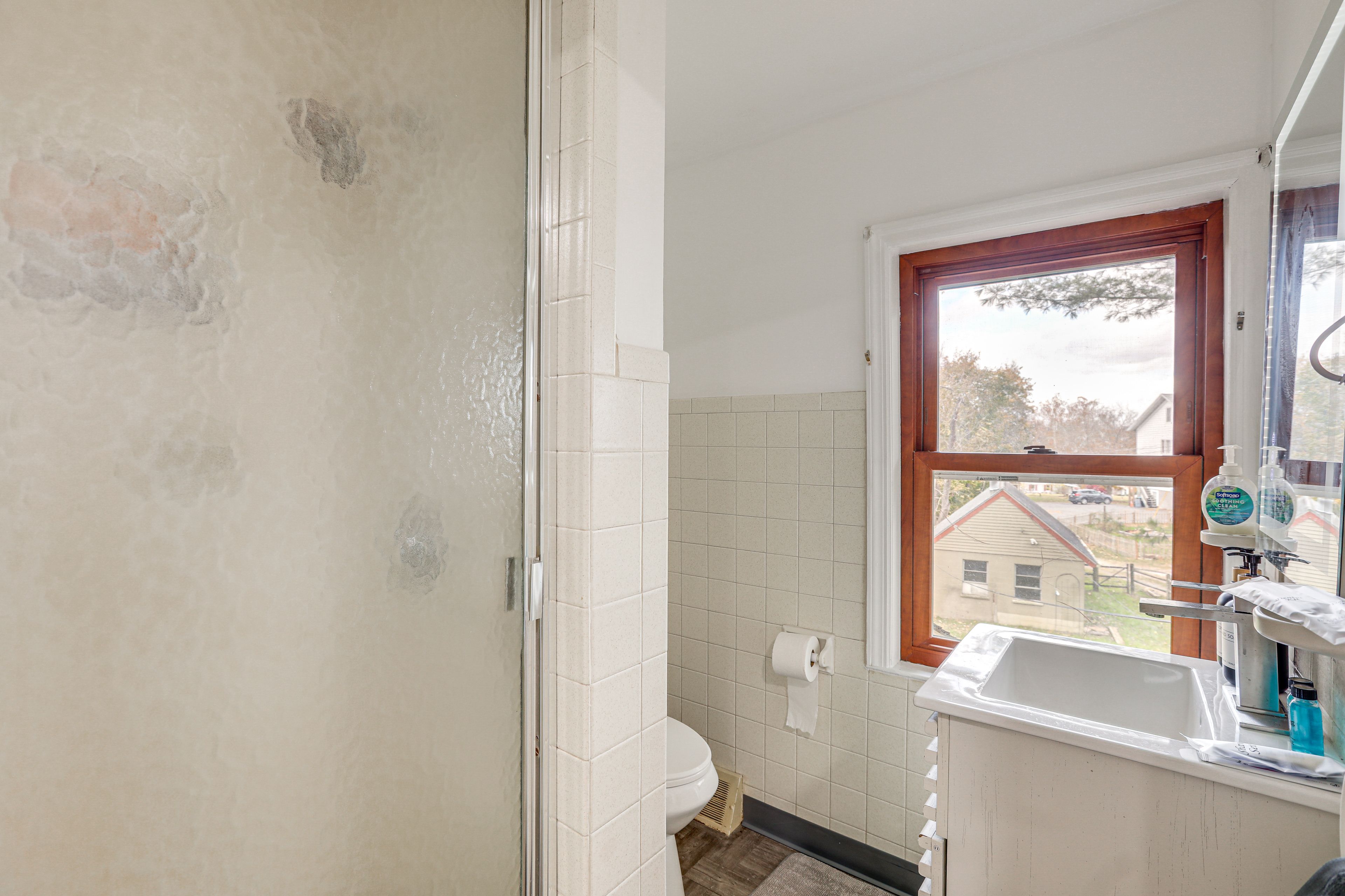 Full Bathroom | 2nd Floor