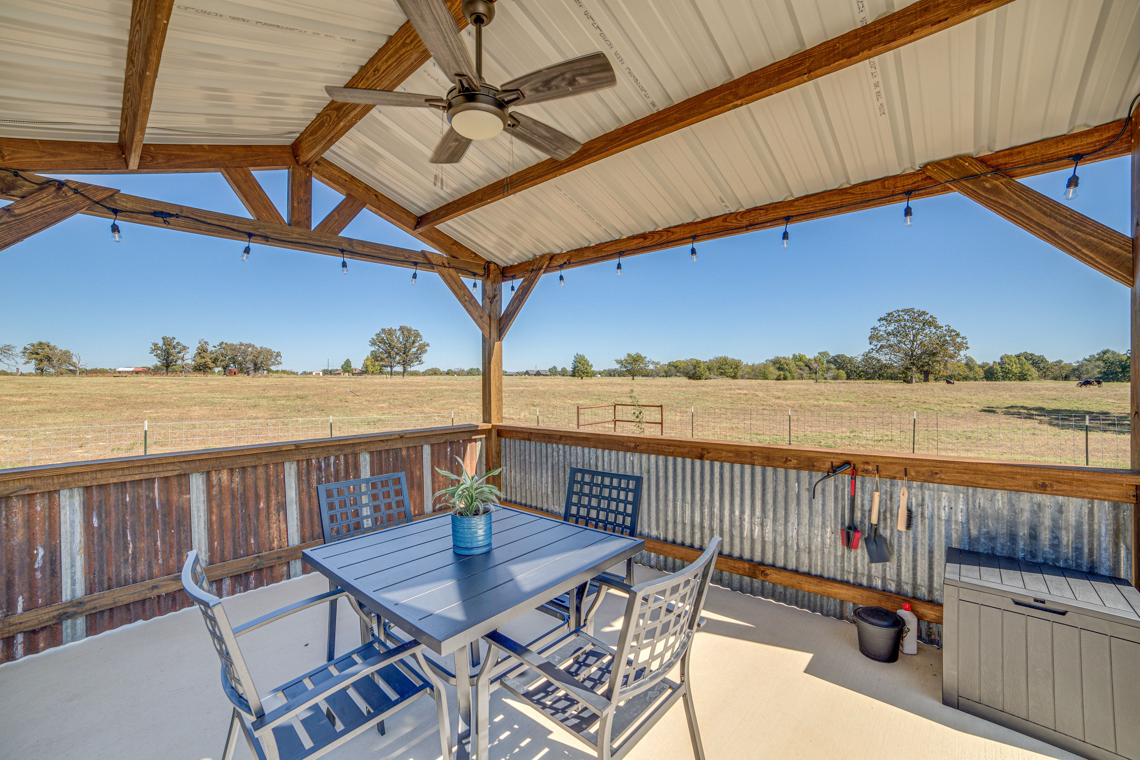 Gazebo | Dining Area
