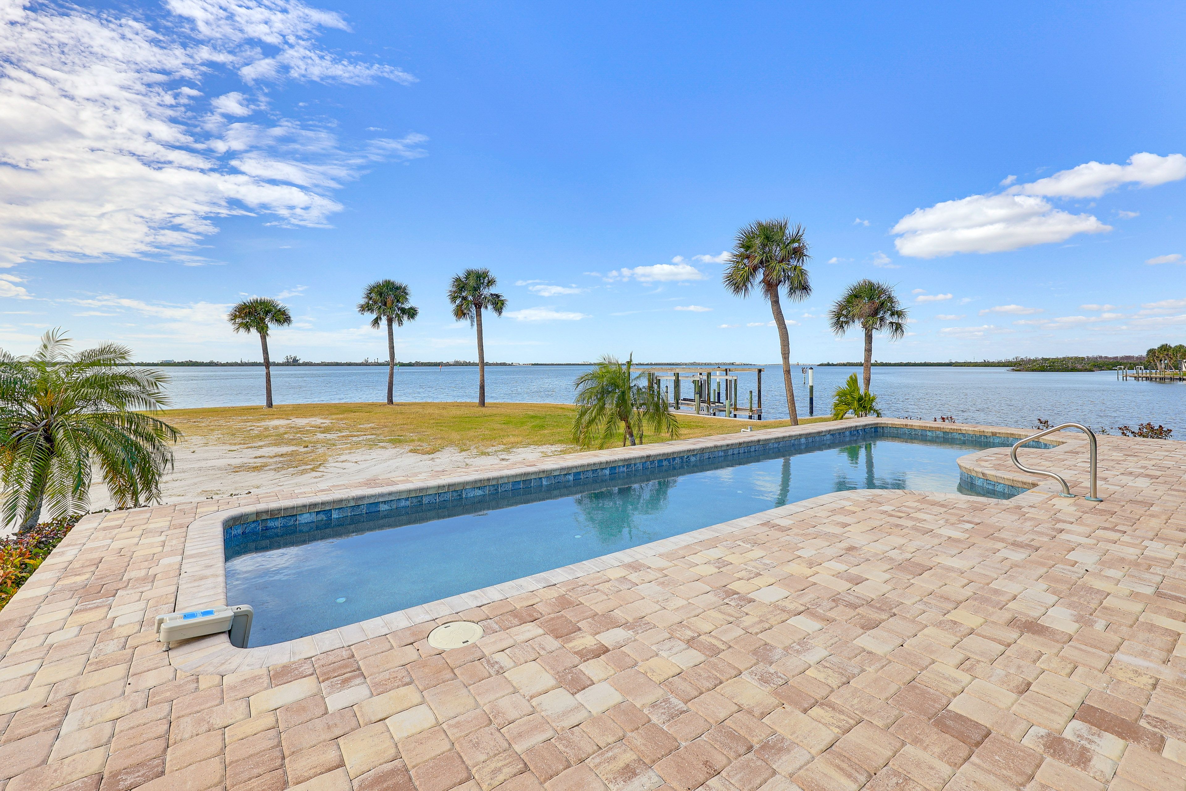 Englewood Vacation Rental | 2BR | 2BA | 1,500 Sq Ft | 6 Steps to Enter