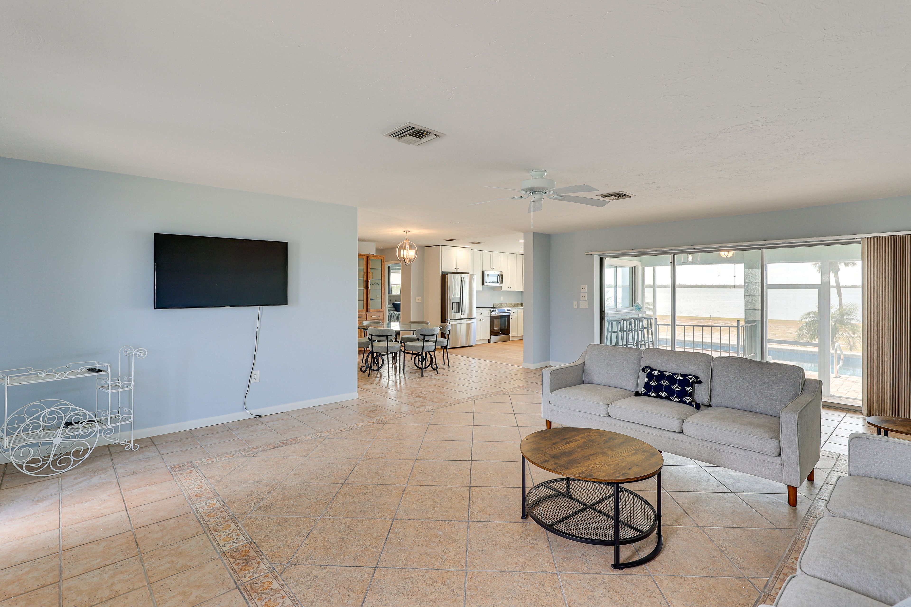 Living Room | Central A/C & Heating | Smart TV