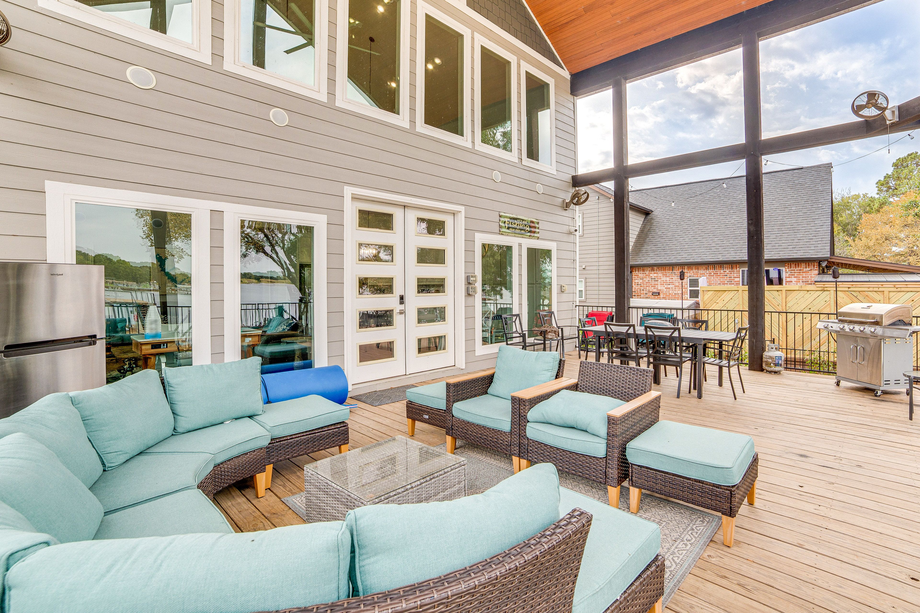 Screened-In Deck | Gas Grill