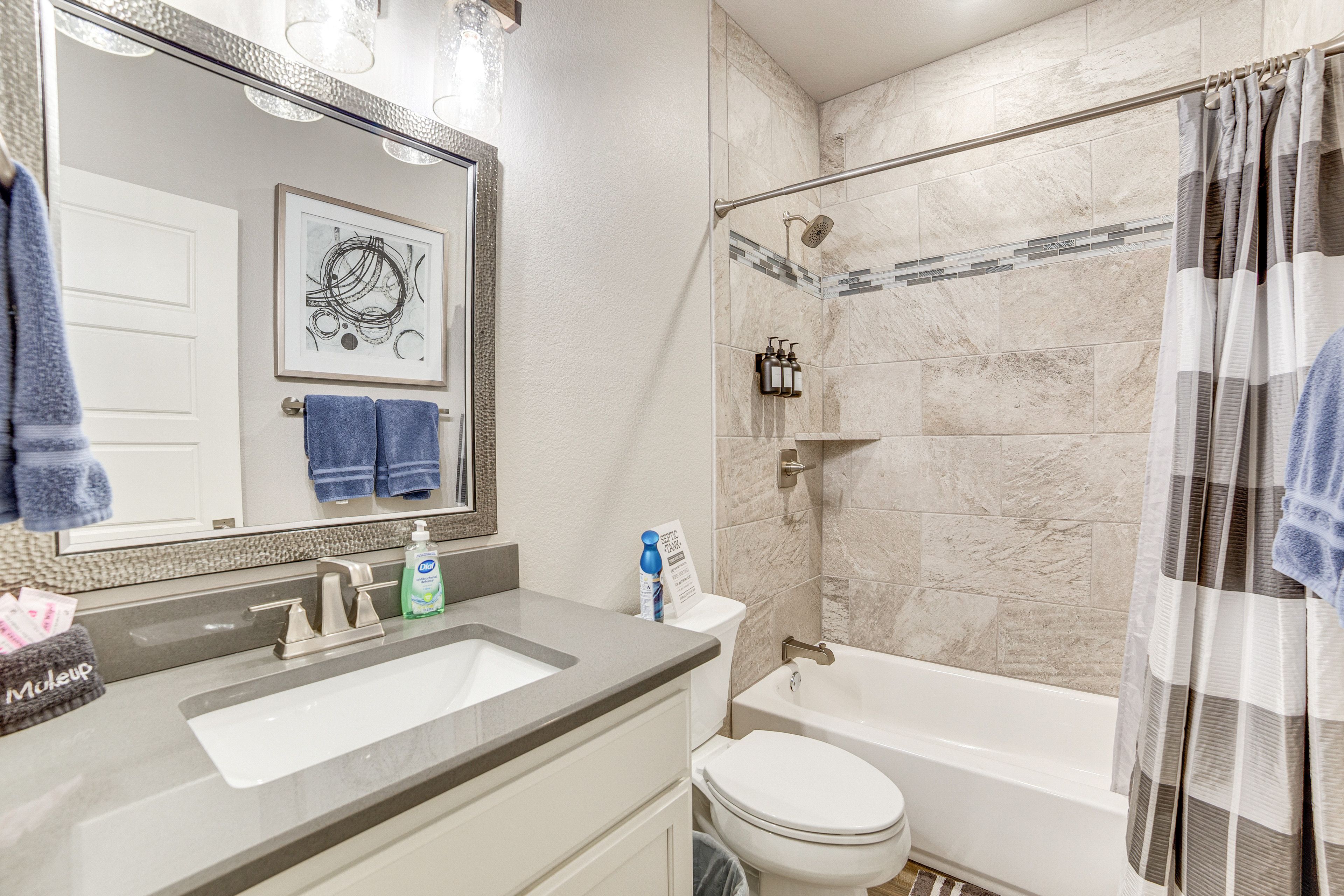 Full Bathroom | 2nd Floor