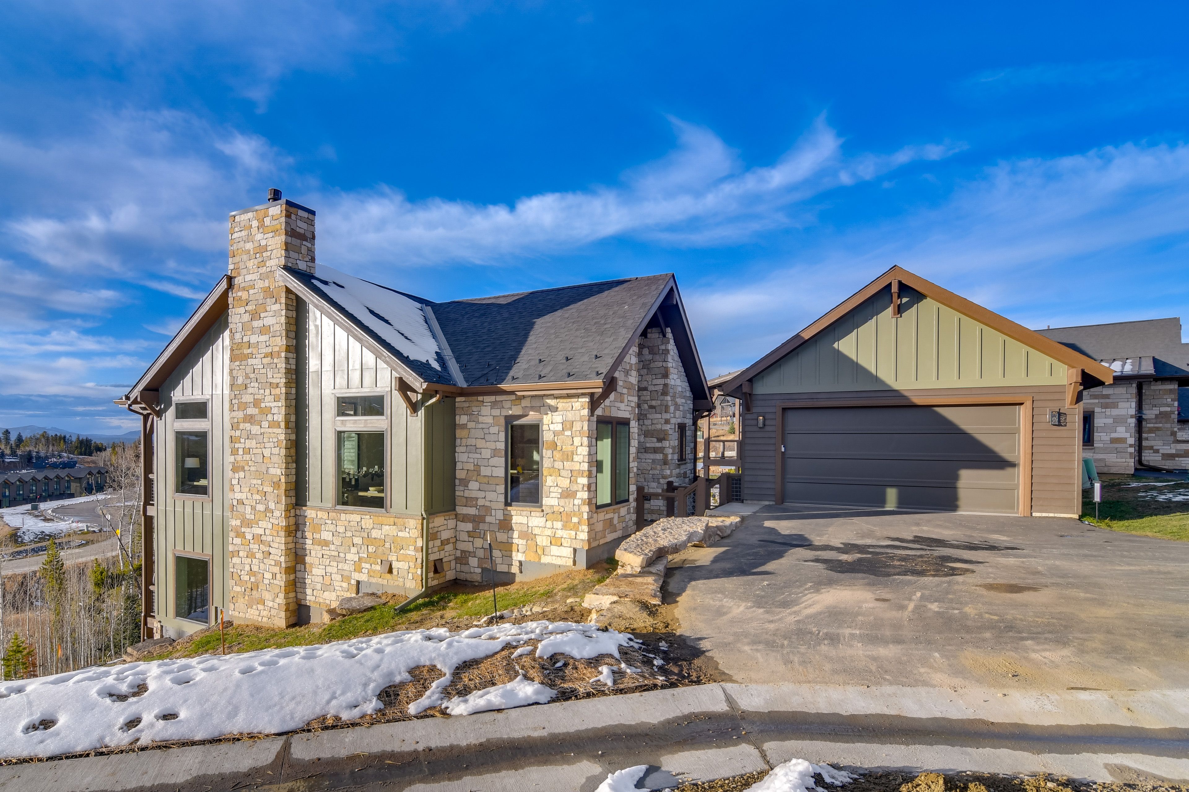 Parking | Garage (2 Vehicles) | Driveway (2 Vehicles) | EV Charger