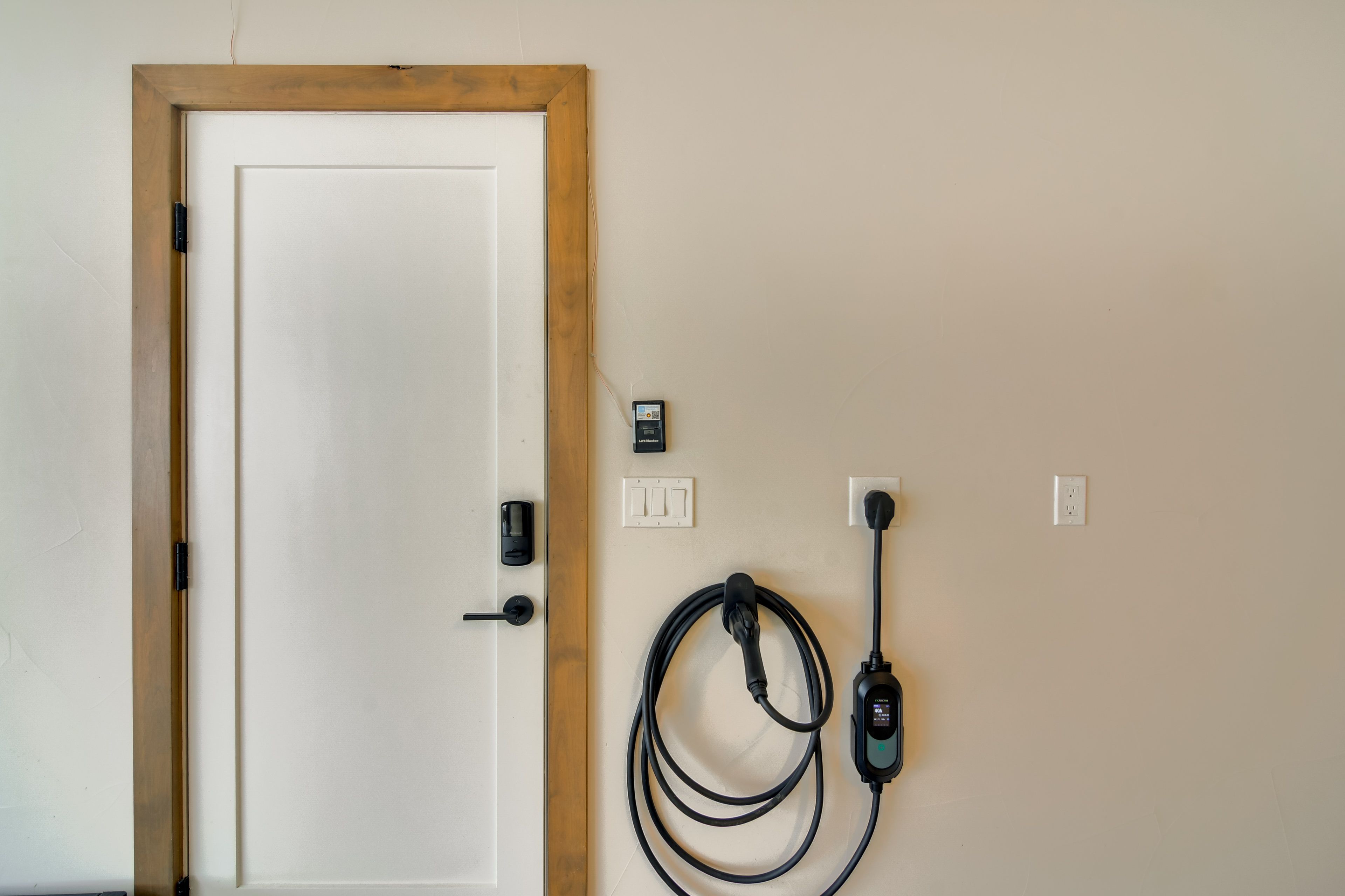 Garage | EV Charger (Level 2 40amp 9.6kW Charger w/ J1772 Connector 240V)