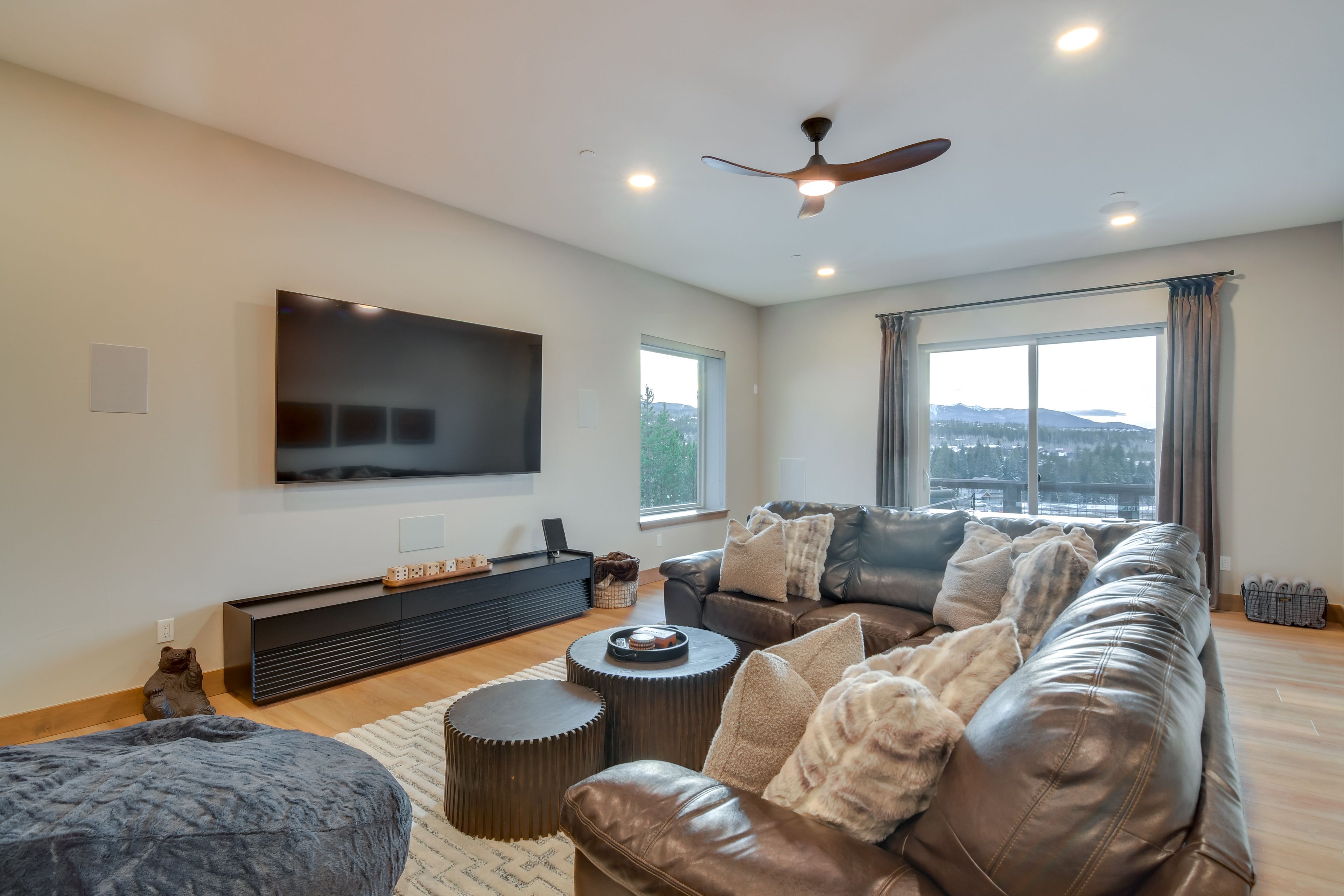 Den | Twin/Queen Bunk Bed | Ping-Pong Table | Lower Floor