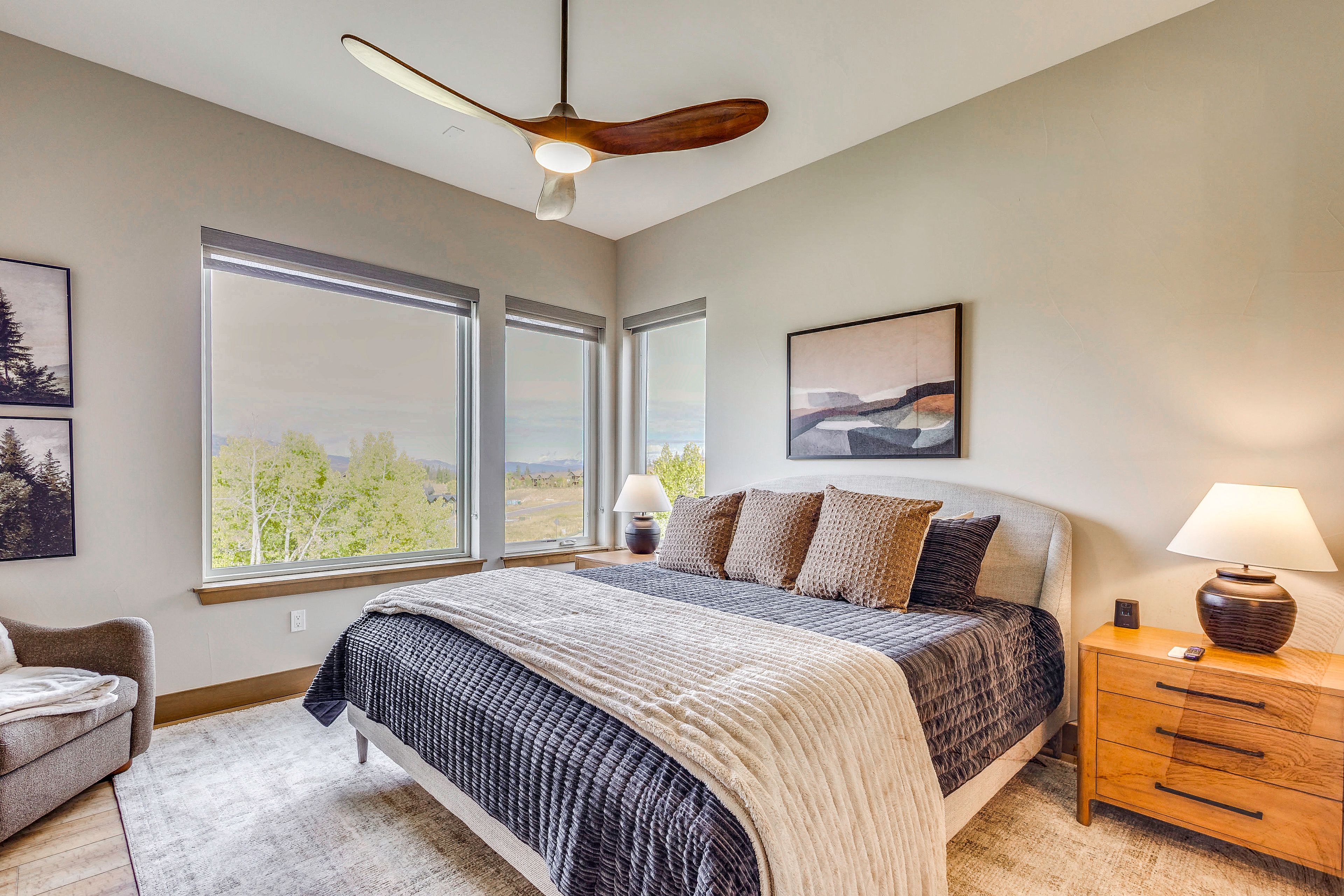 Bedroom 1 | King Bed | En-Suite Bathroom | Main Floor