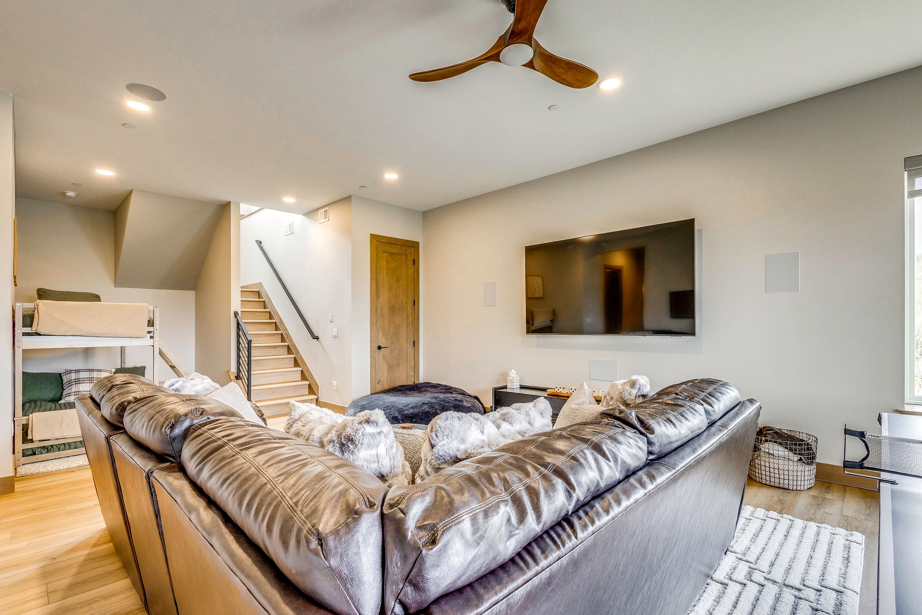 Den | Twin/Queen Bunk Bed | Ping-Pong Table | Lower Floor