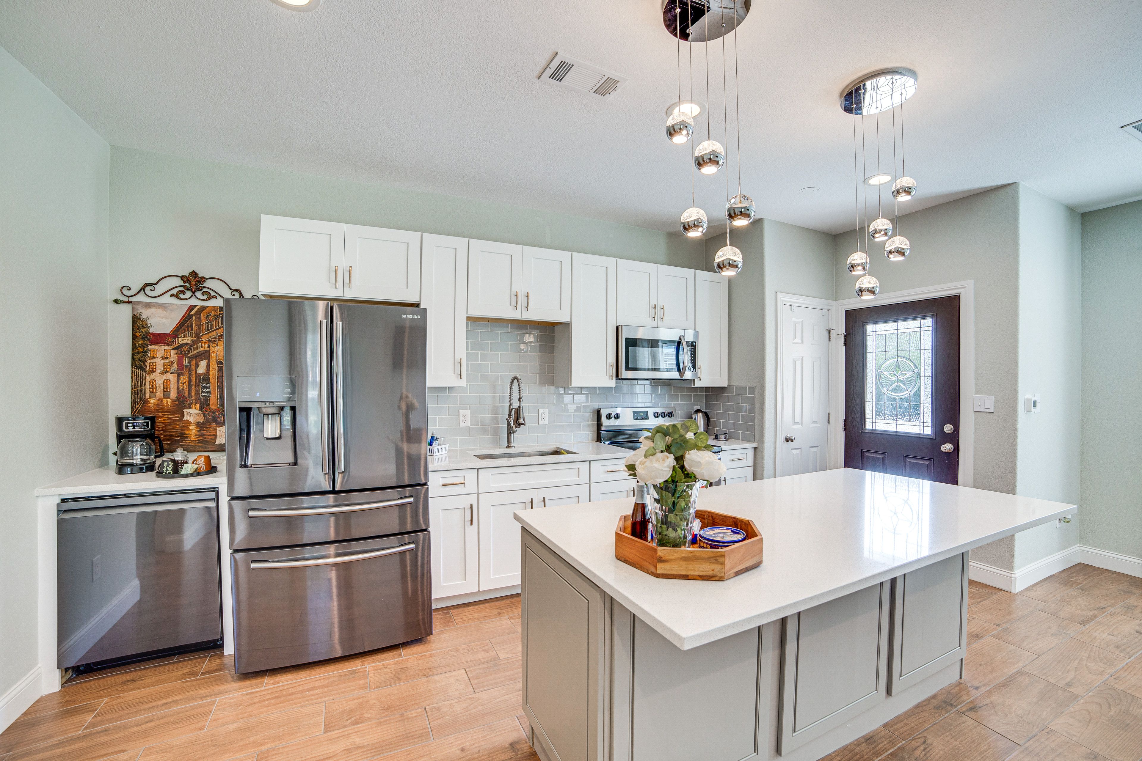 Oak Point Vacation Rental | 2BR | 1BA | 1,400 Sq Ft | 2 Steps to Enter