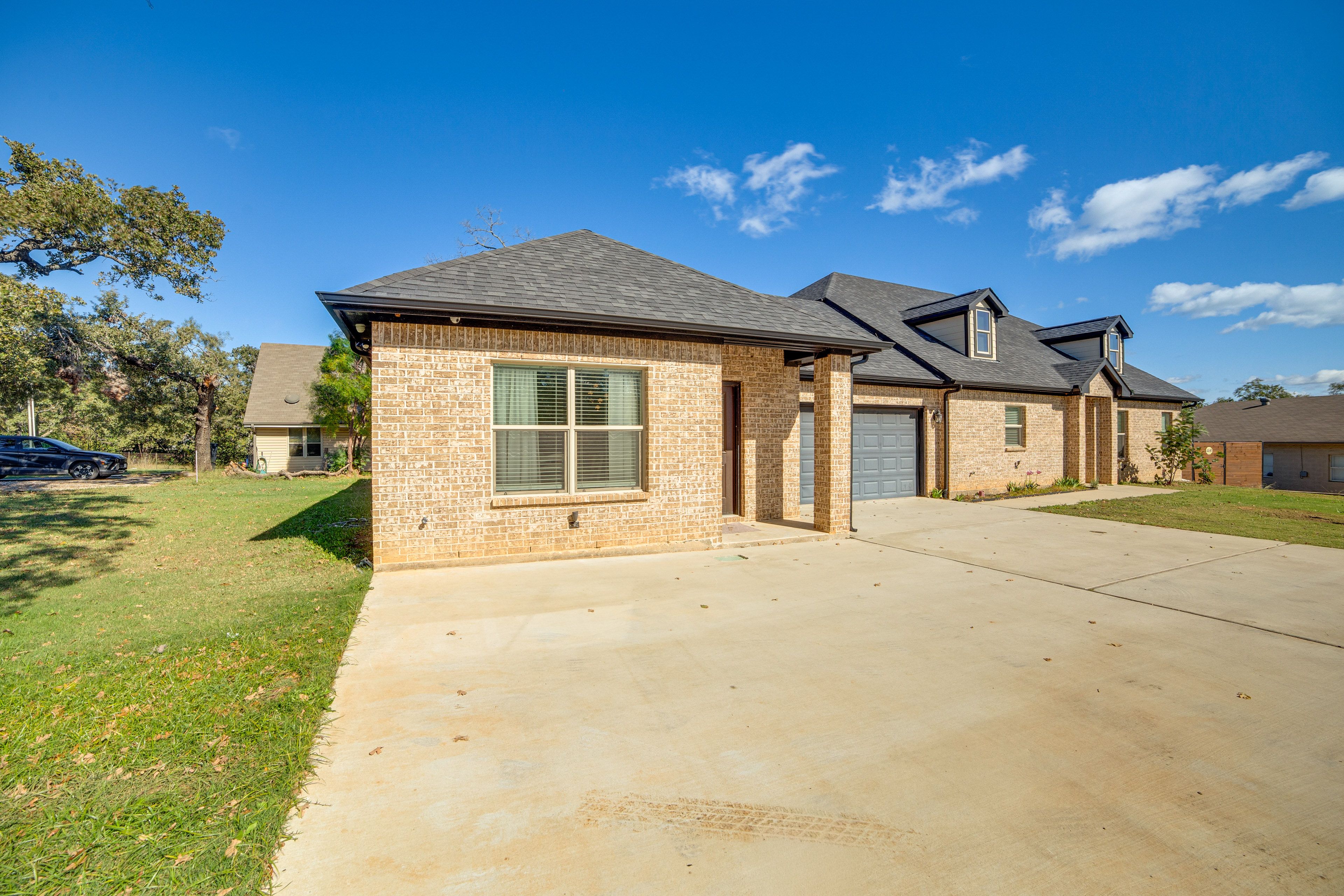Parking | Shared Driveway (2 Vehicles)