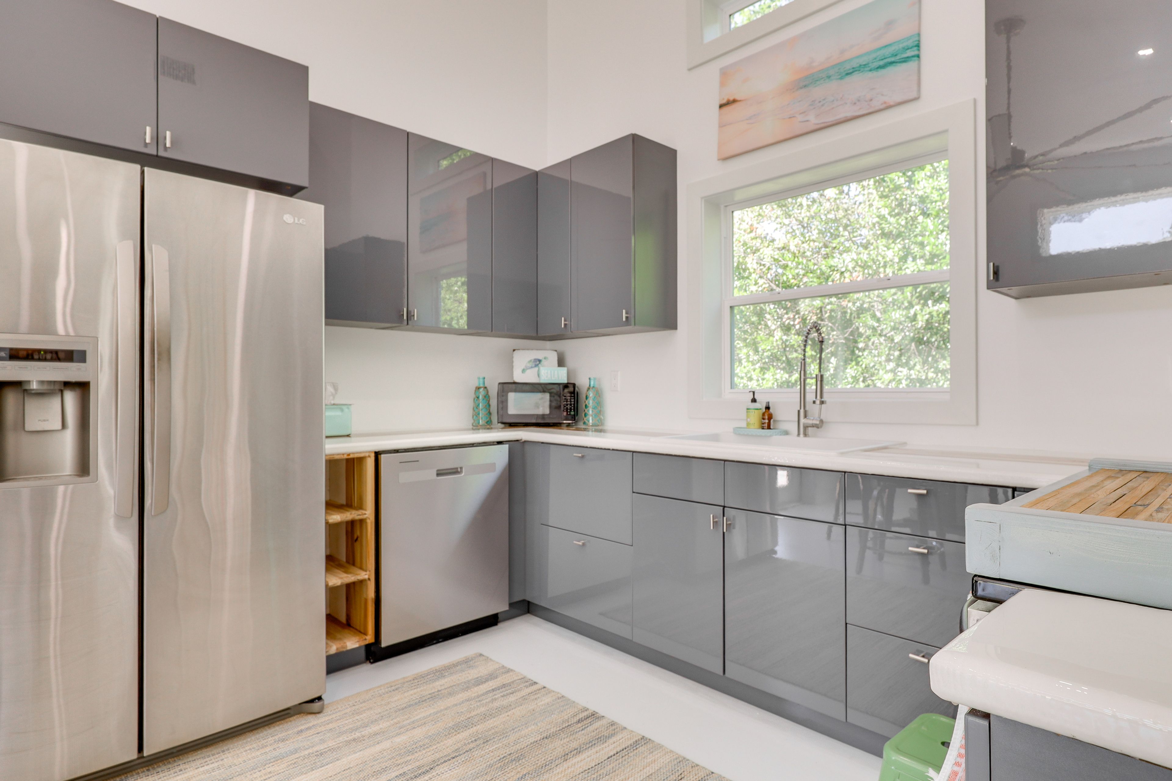 Kitchen | Keurig Coffee Maker | Dishwasher | Blender