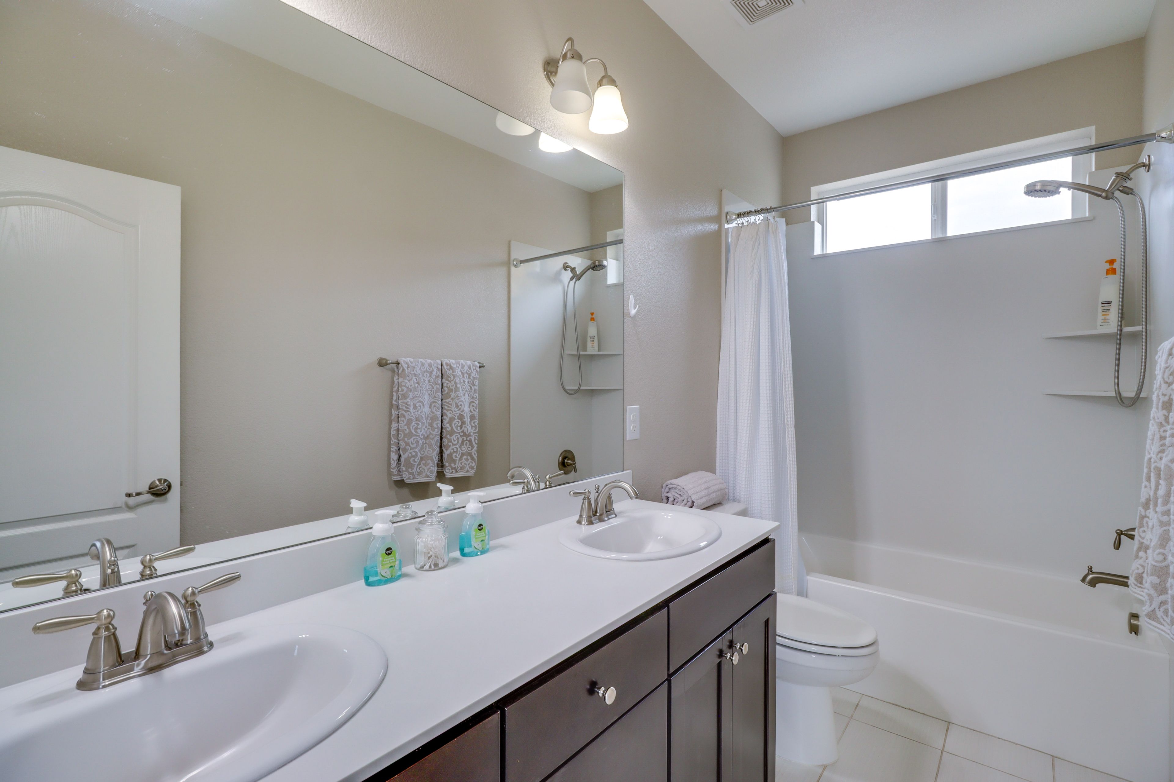 Bathroom | 2nd Floor