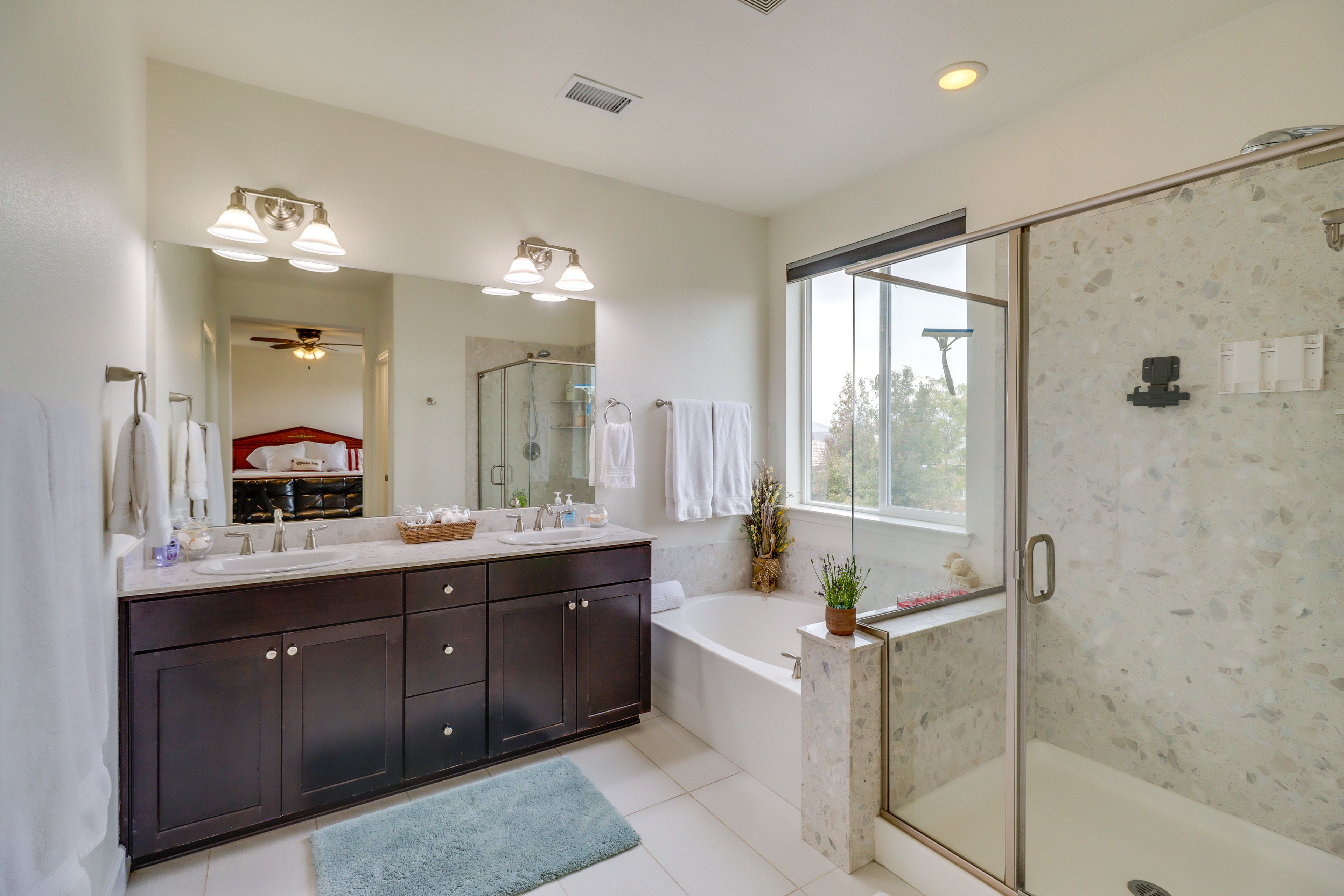 En-Suite Bathroom | Towels Provided | 2nd Floor