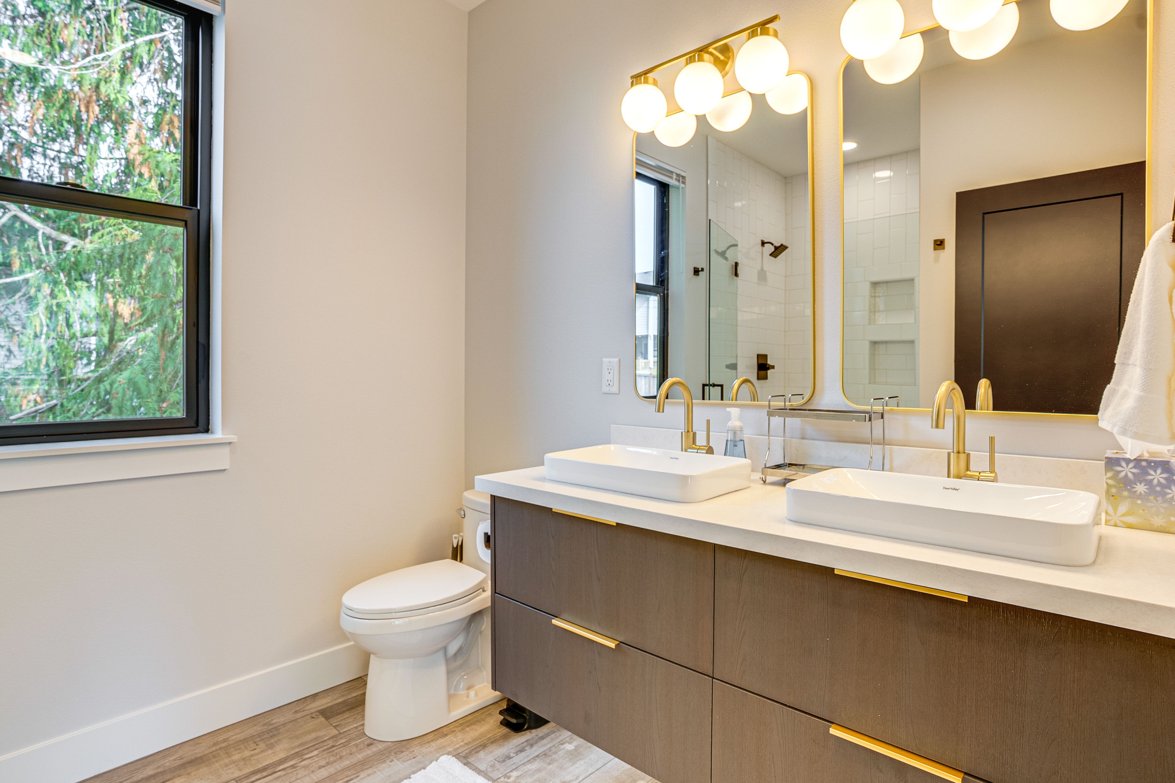 En-Suite Bathroom | Complimentary Toiletries | Hair Dryer | 2nd Floor