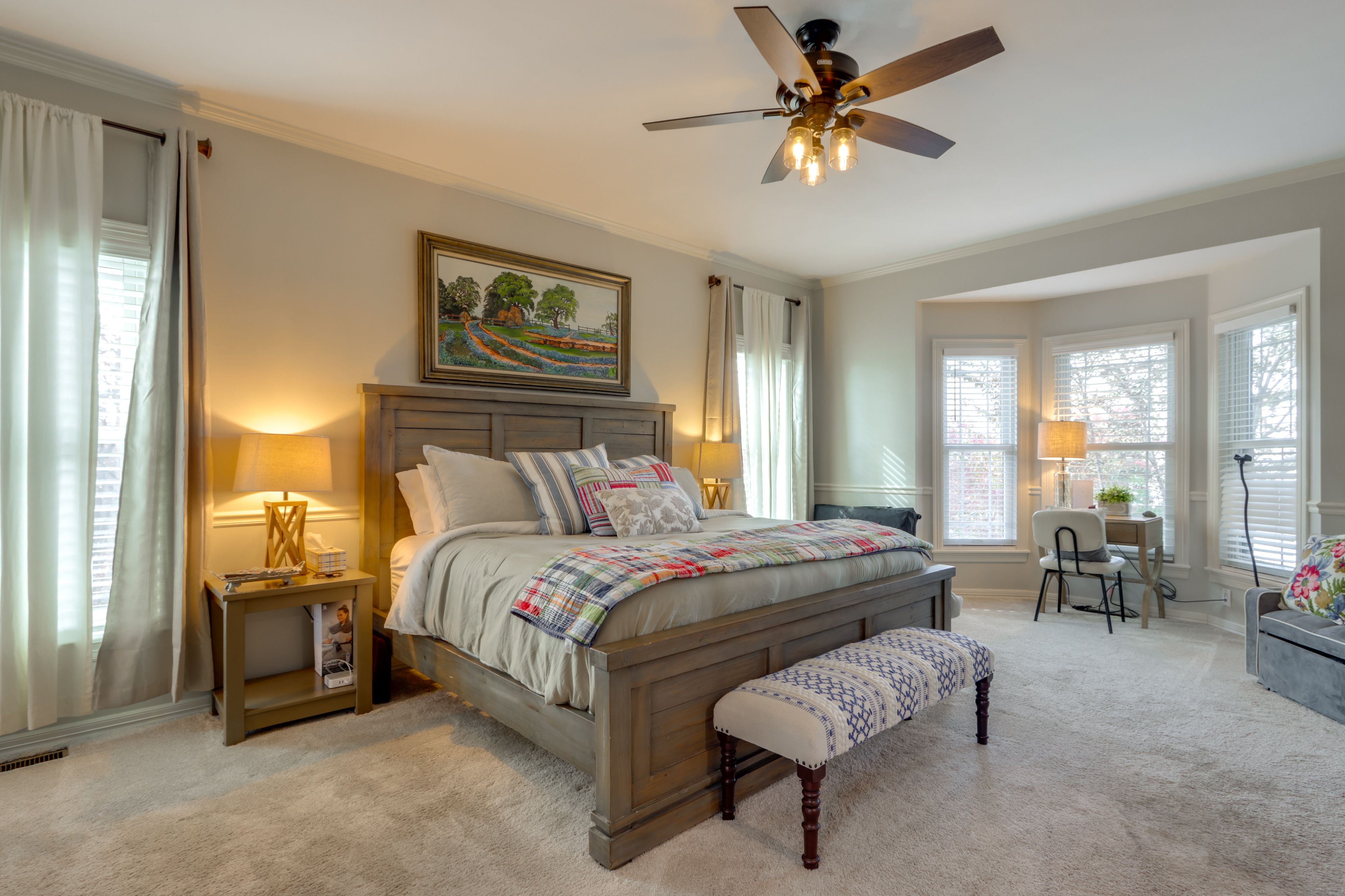 Bedroom 1 | Kig Bed | 1st Level | Smart TV | En-Suite Office & Bathroom