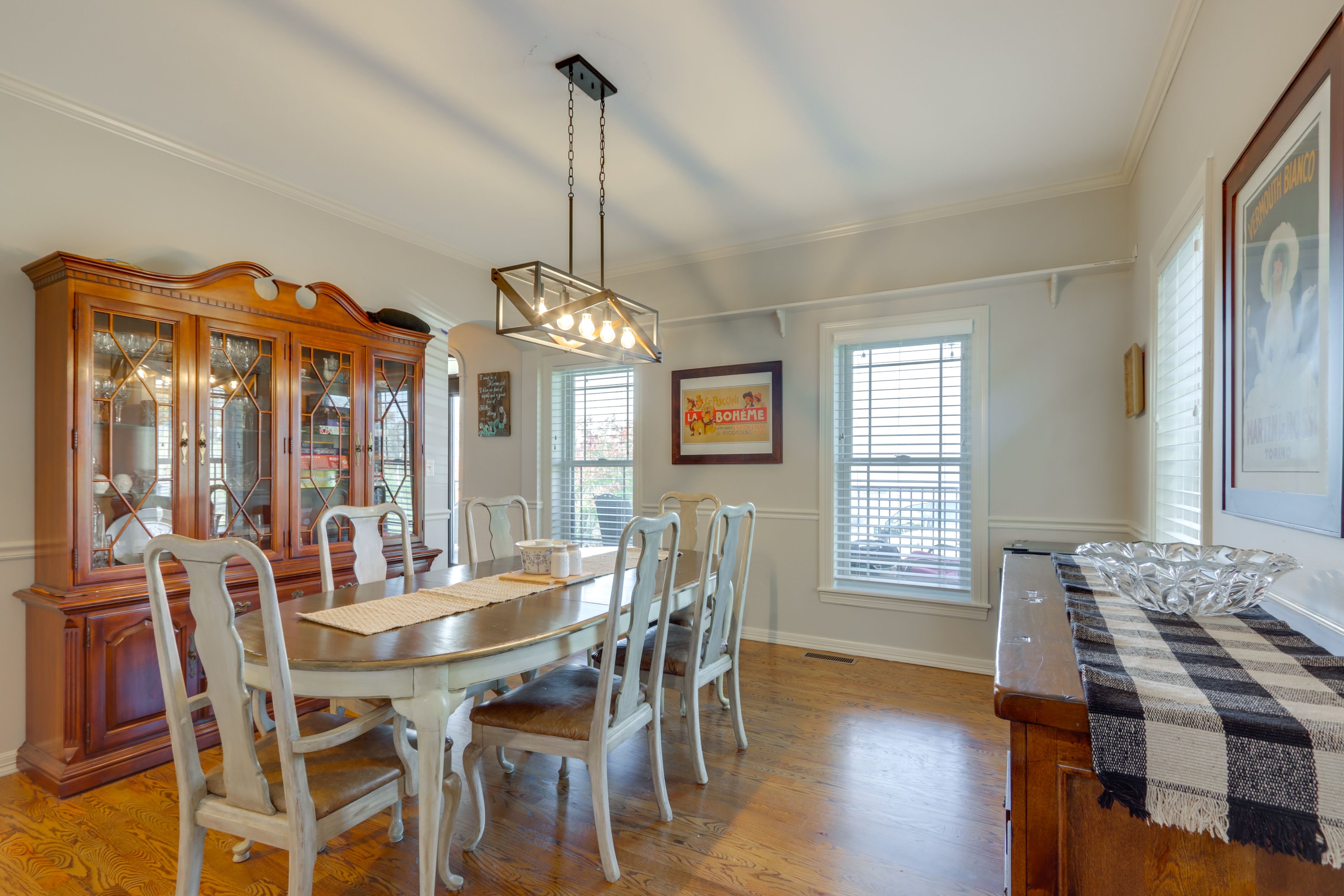 Dining Room | Main Level | Dishware/Flatware Provided