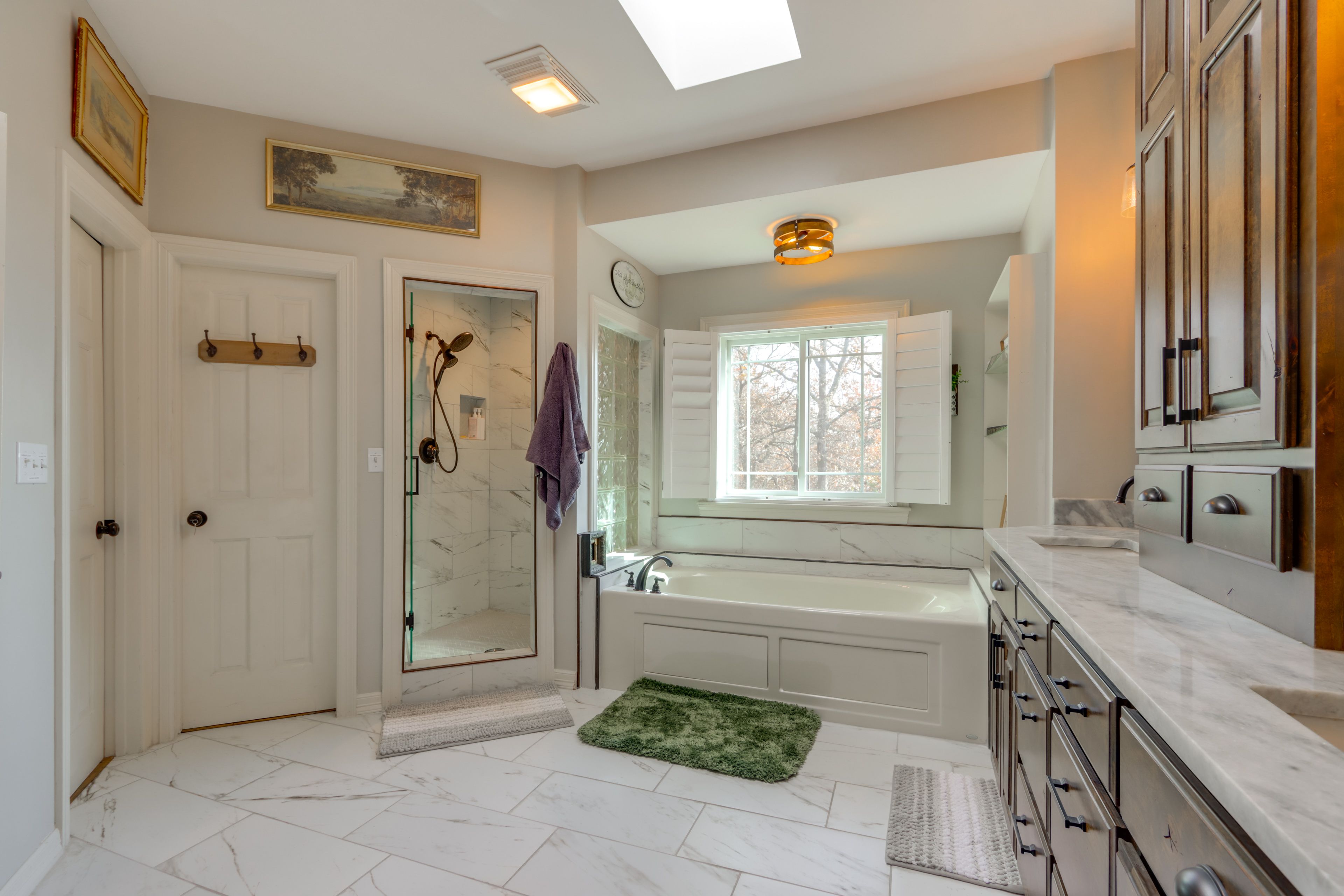 En-Suite Bathroom | Towels Provided | 2nd Level