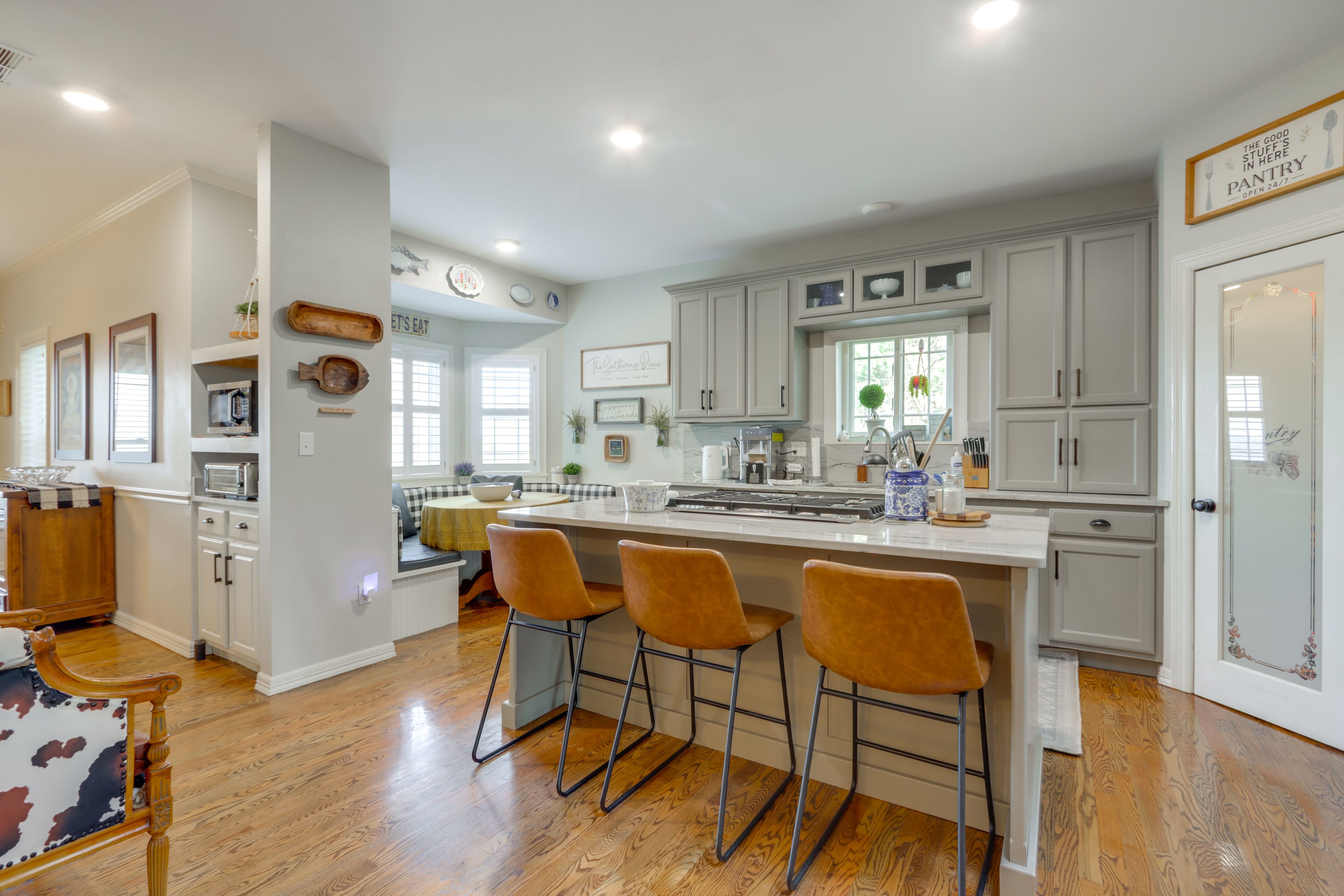 Kitchen | Main Level