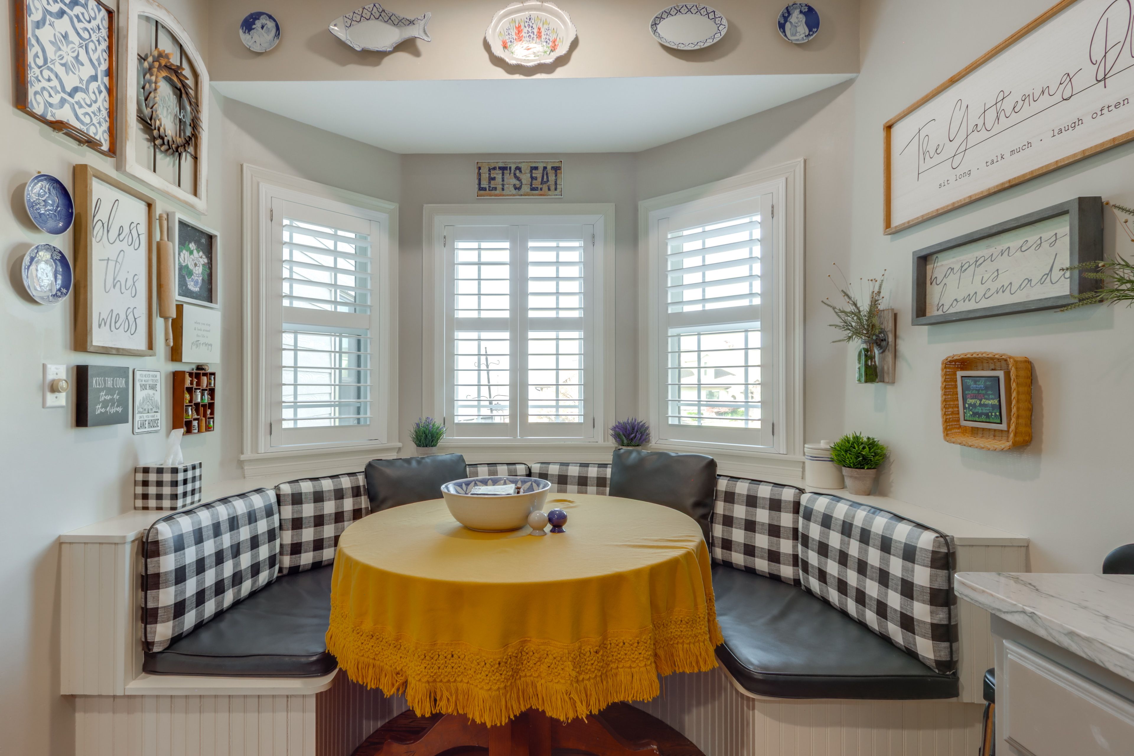 Breakfast Nook | Main Level