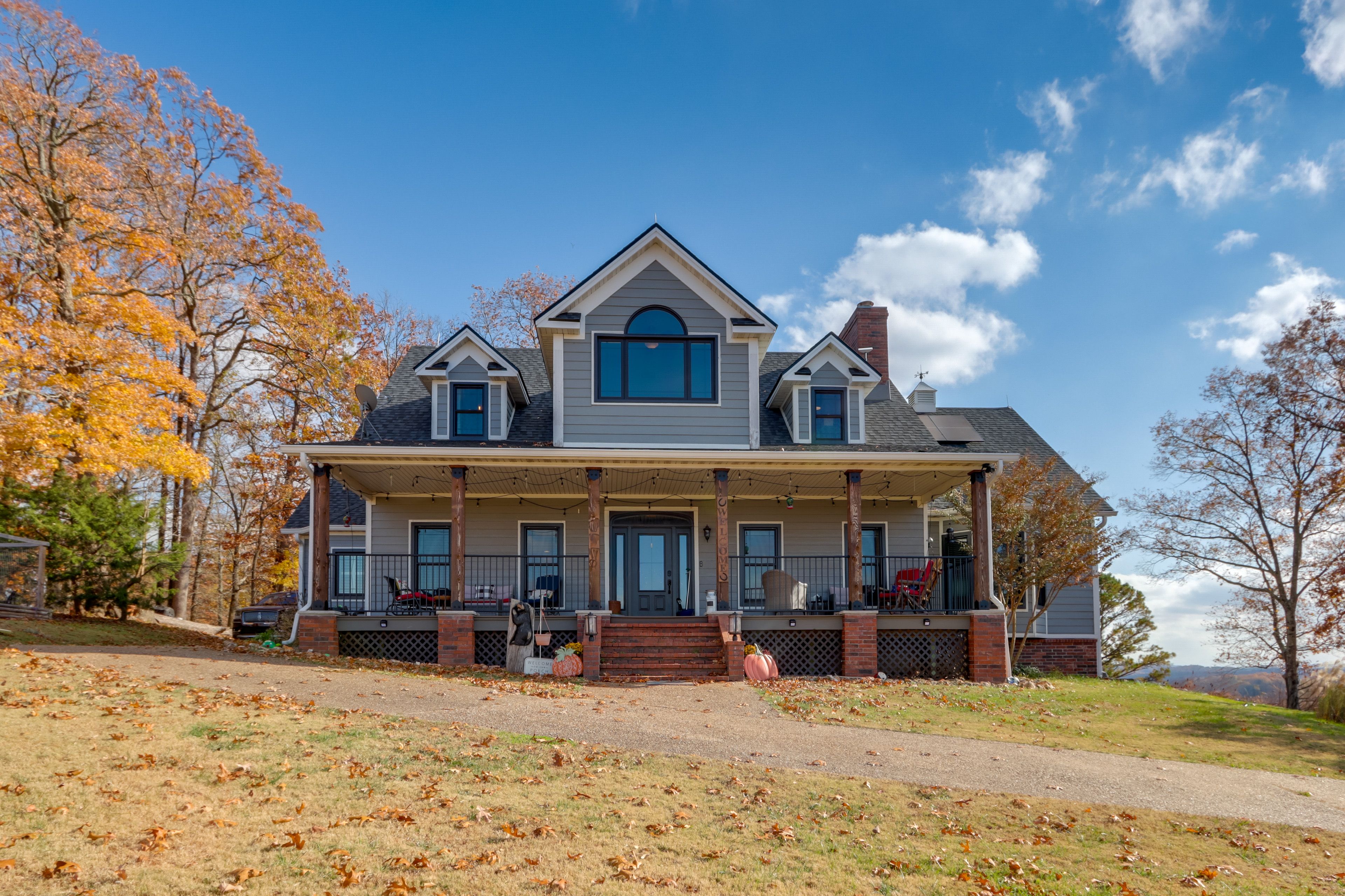 Eureka Springs Vacation Rental | 4BR | 3.5BA | 3,215 Sq Ft | Stairs Required