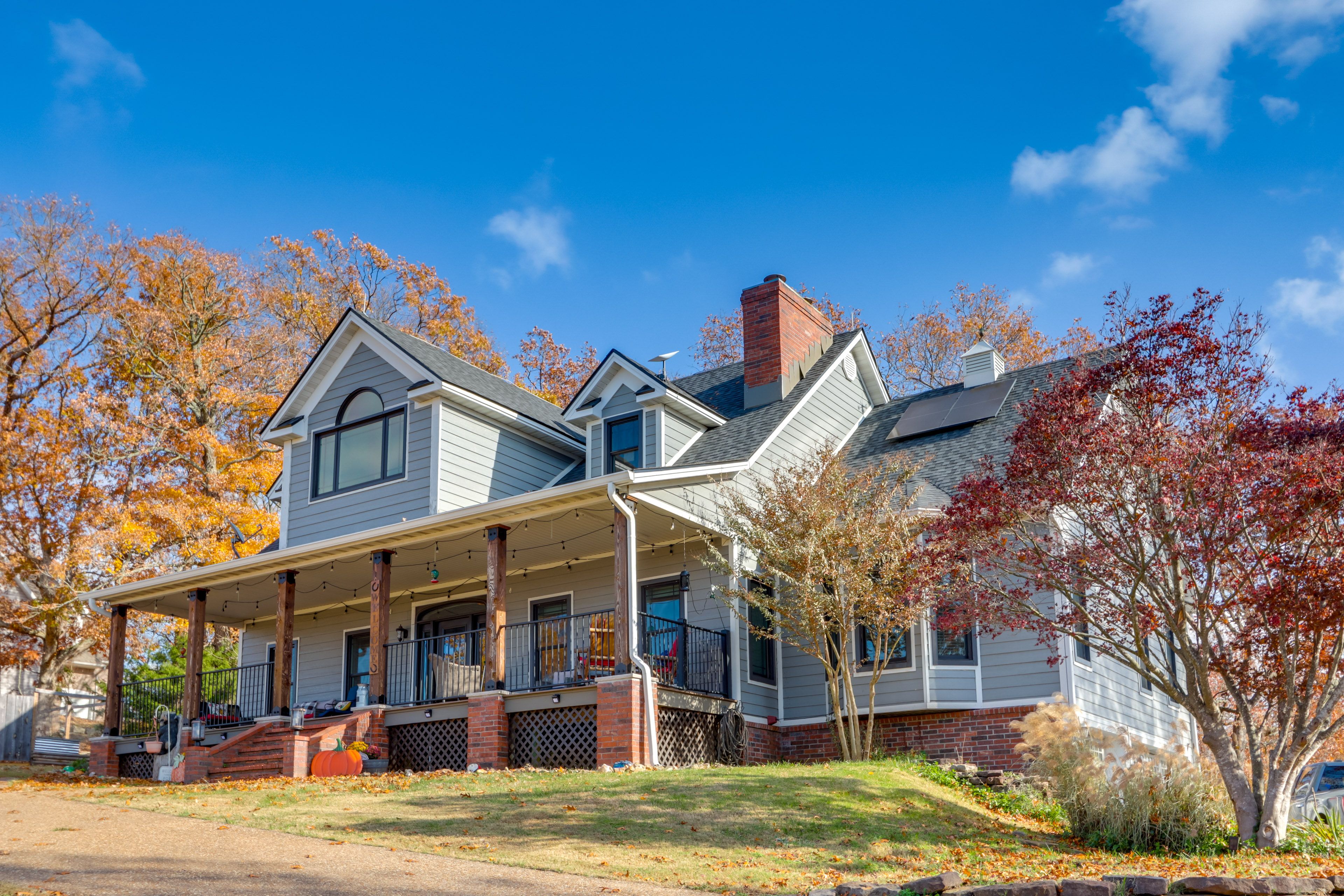 Parking | Driveway (10 Vehicles) | Trailers Welcome