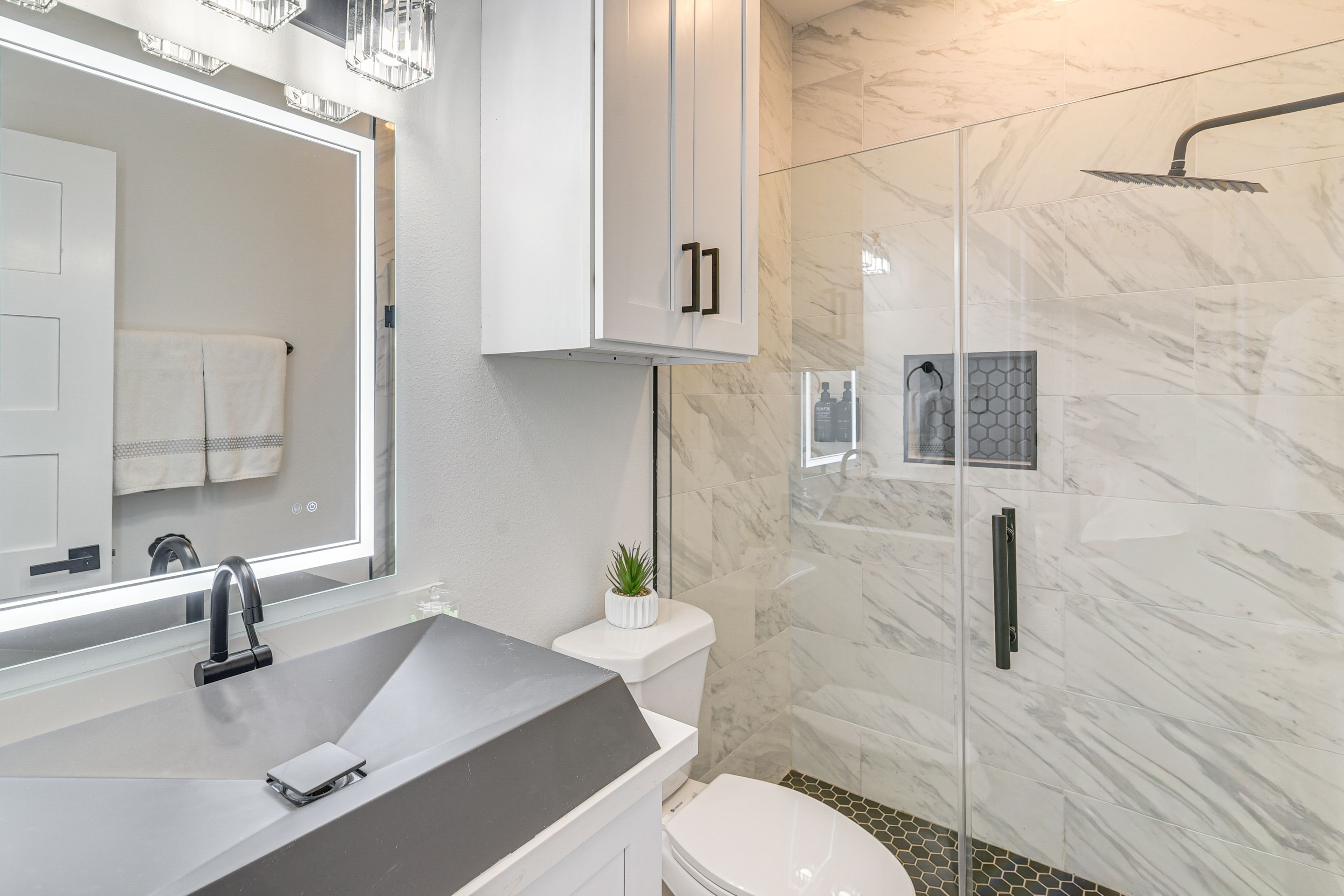 Full Bathroom | 1st Floor