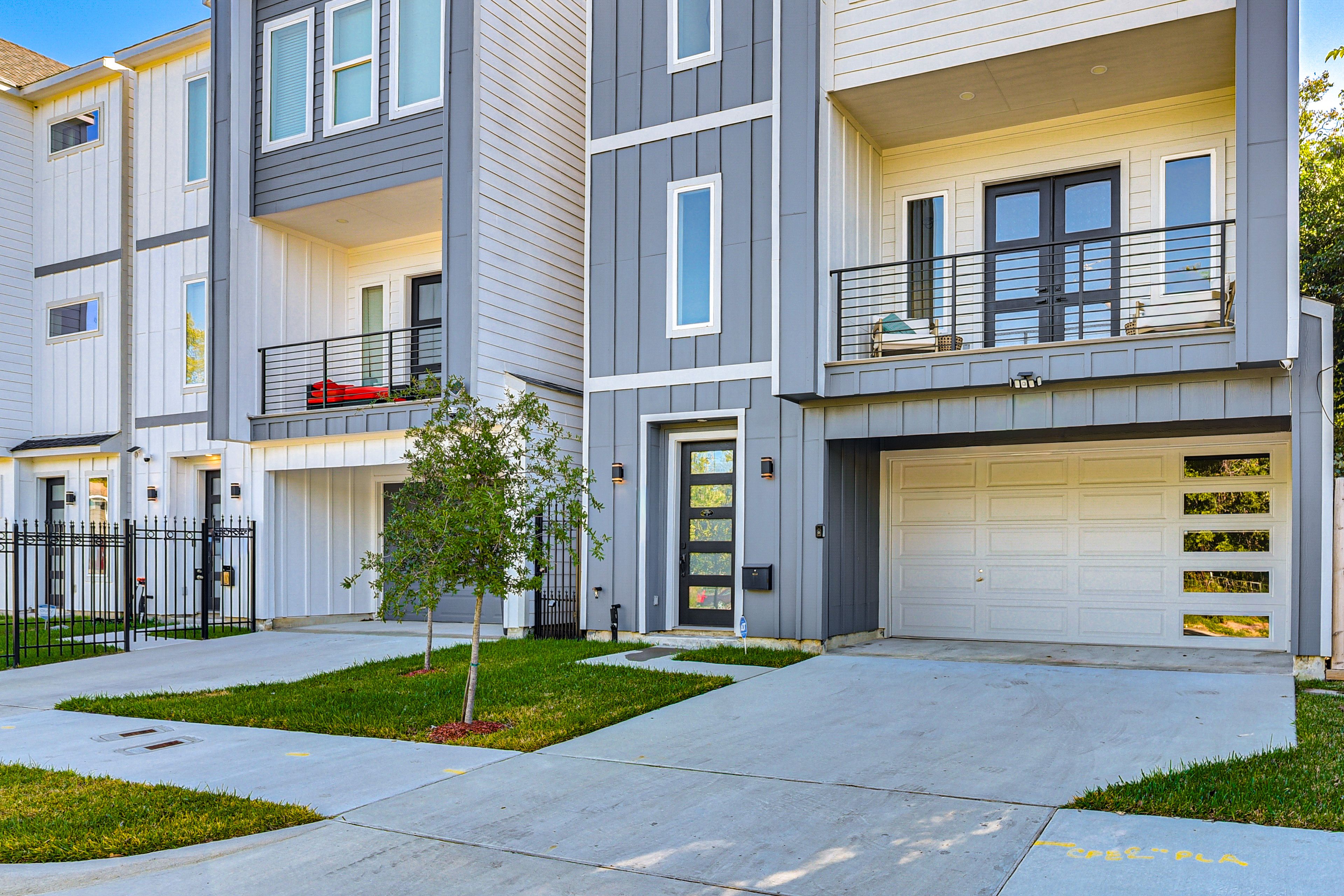 Parking | Driveway (3 Vehicles)
