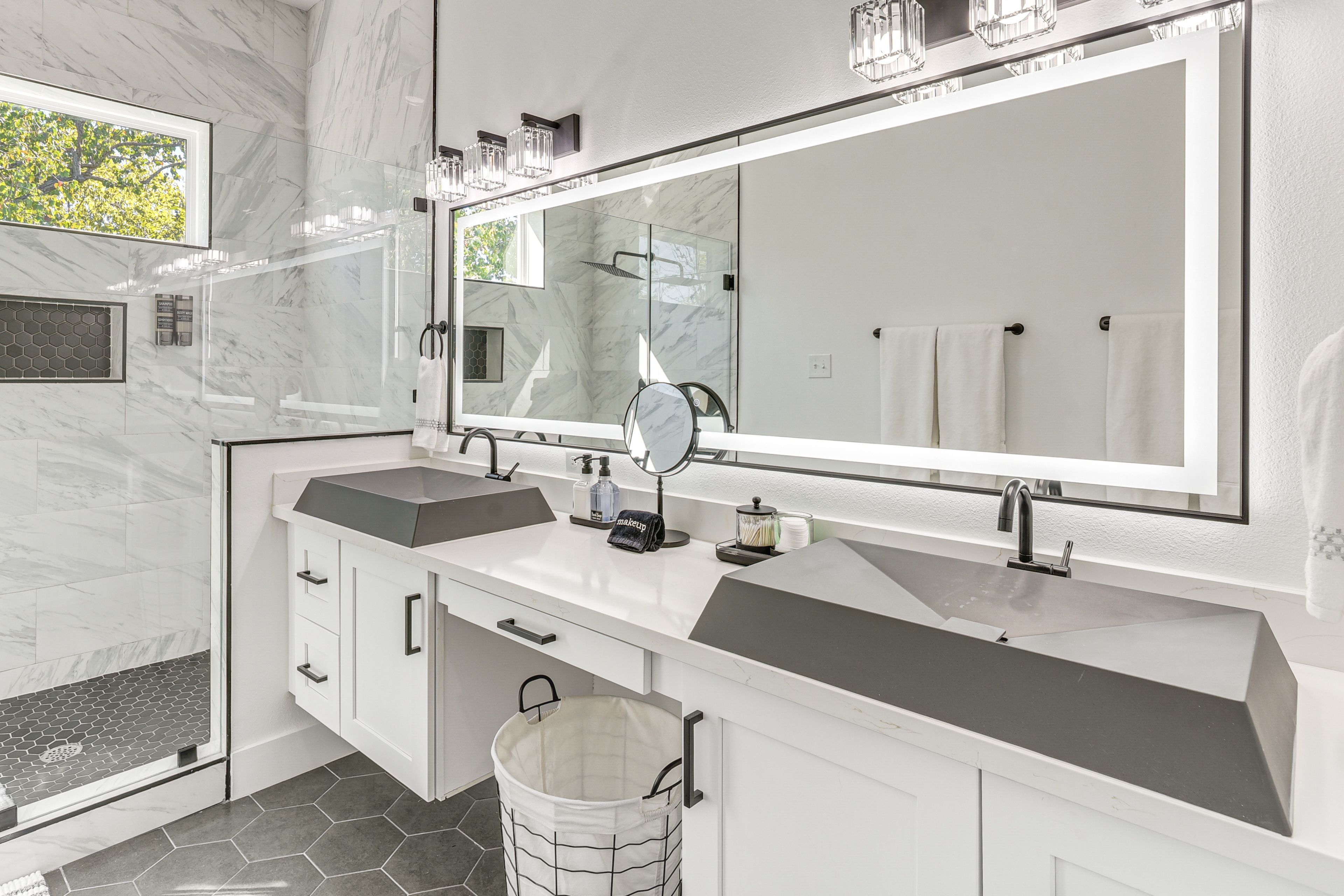 Full Bathroom | 2nd Floor