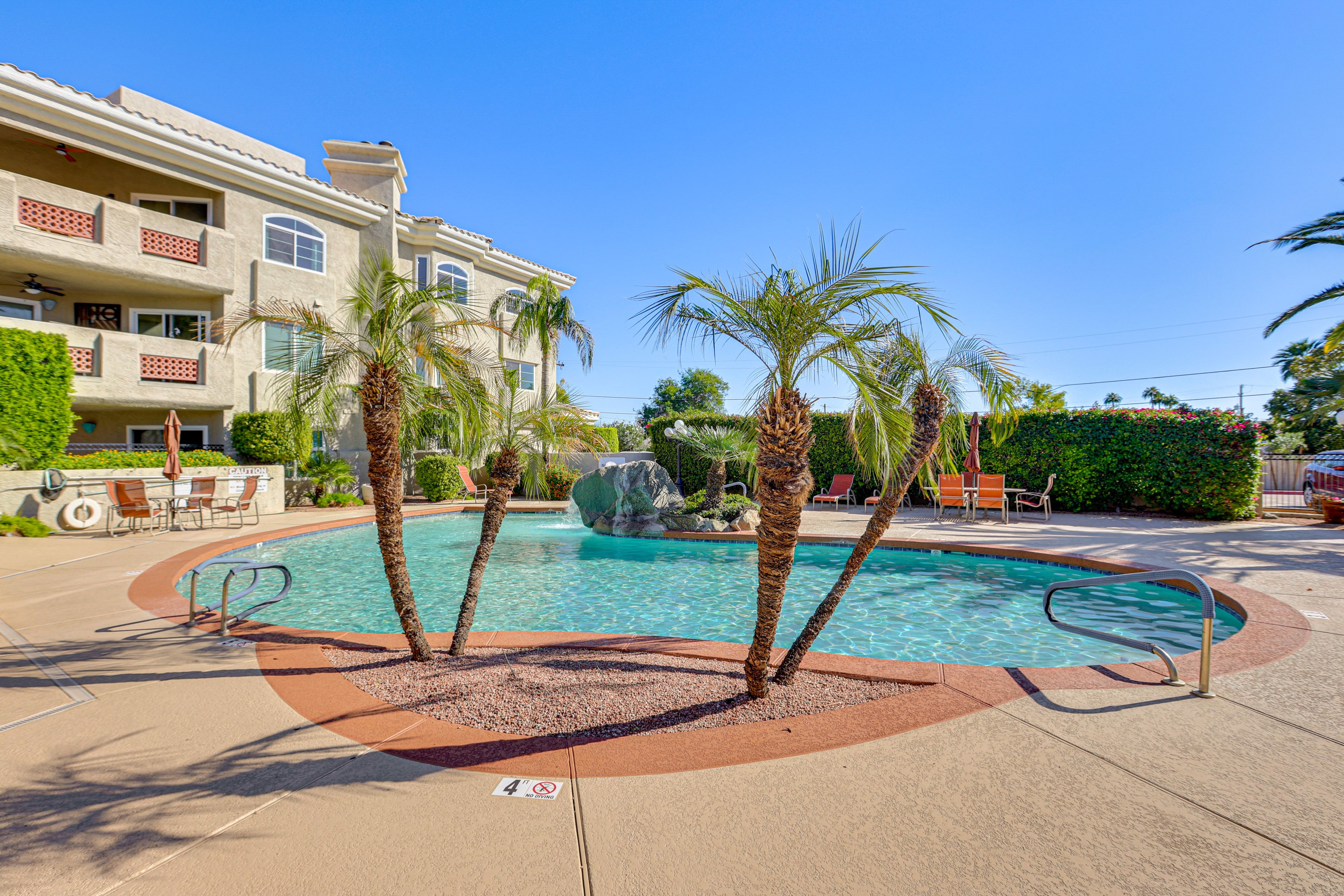 Scottsdale Regency | Community Pool & Hot Tub