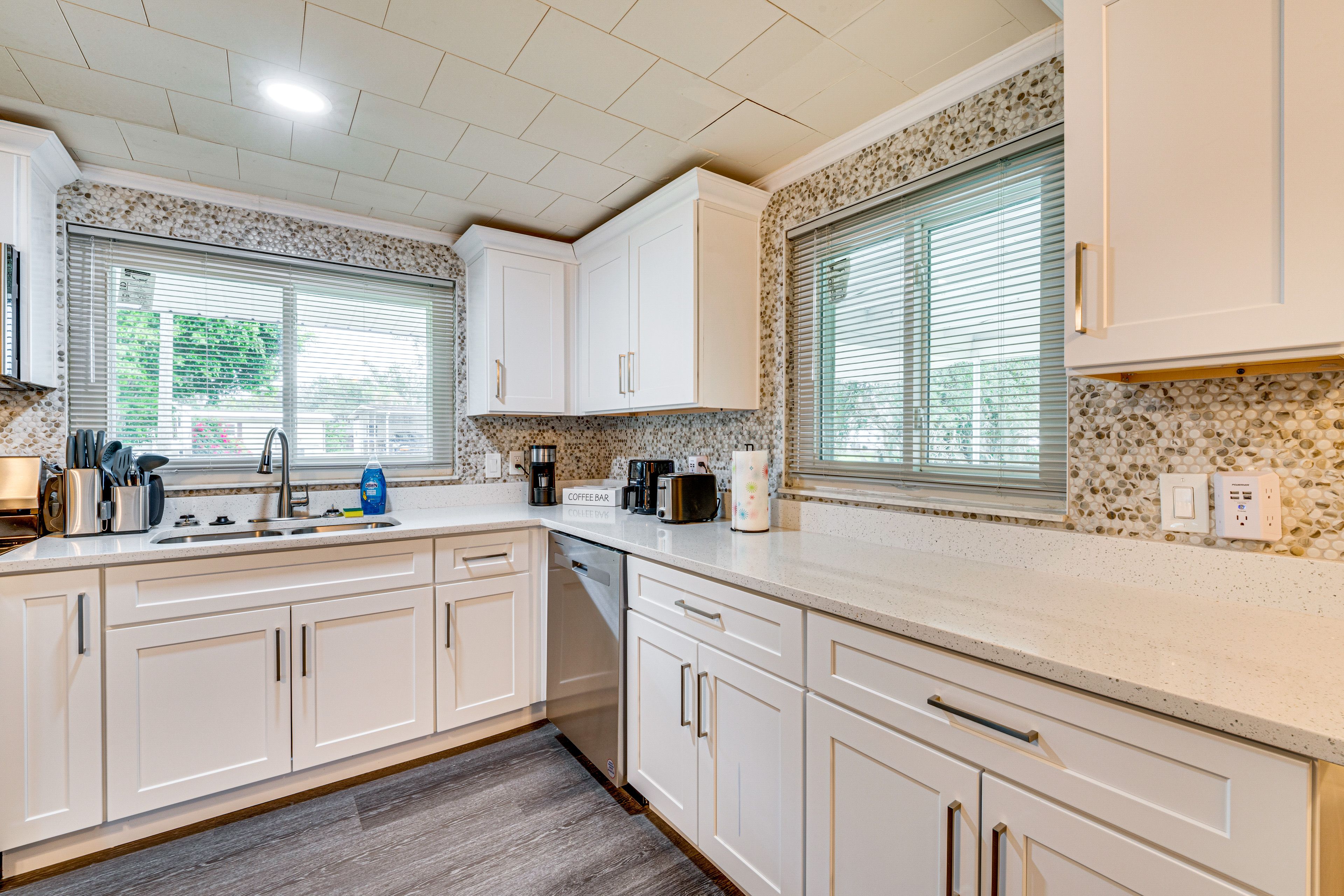 Kitchen | Cooking Basics | Keurig Coffee Maker (Coffee Provided)