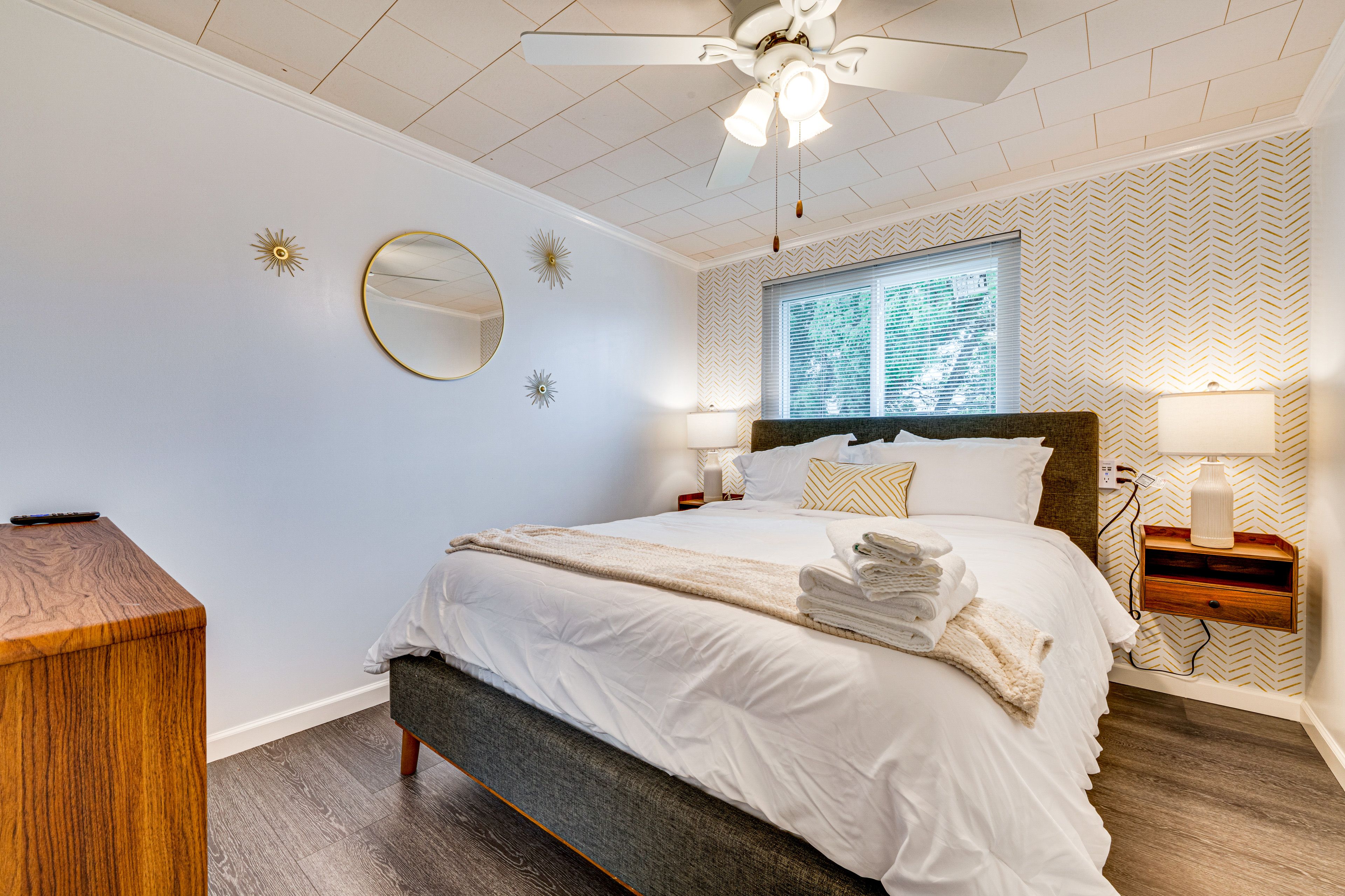 Bedroom 2 | Queen Bed