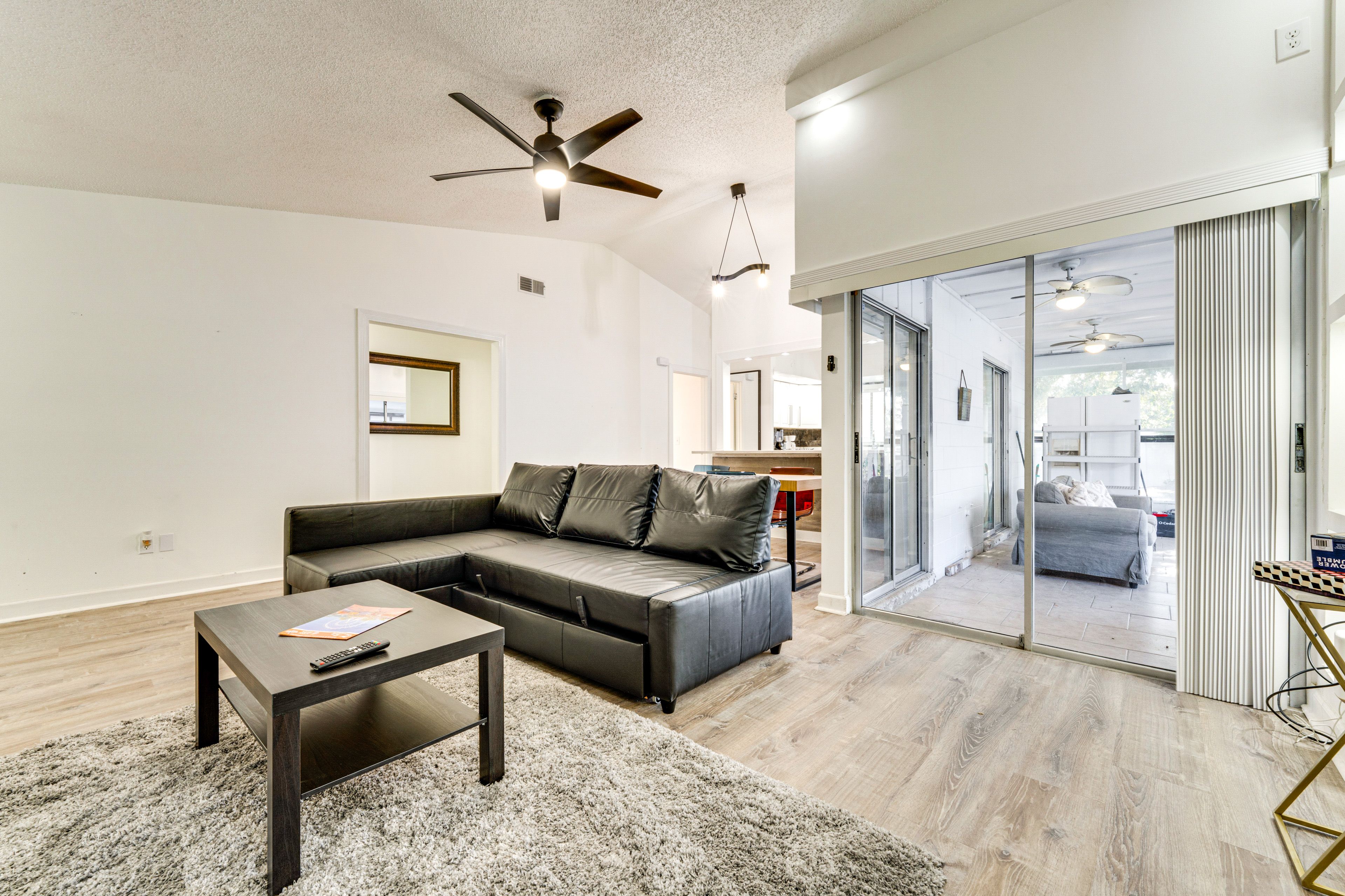 Living Room | Free WiFi | Smart TV