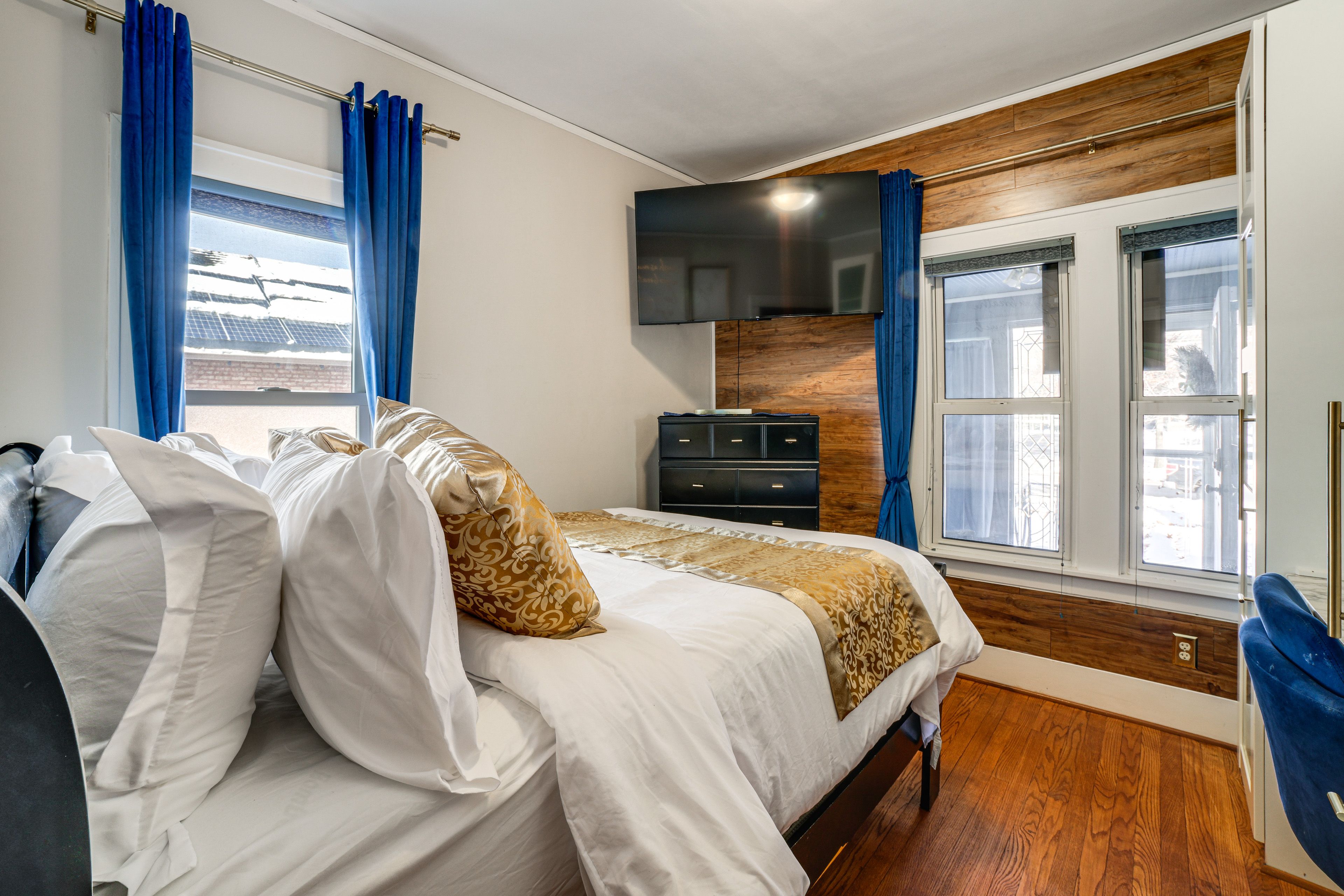 Bedroom 2 | Main Level | Full Bed | Smart TV