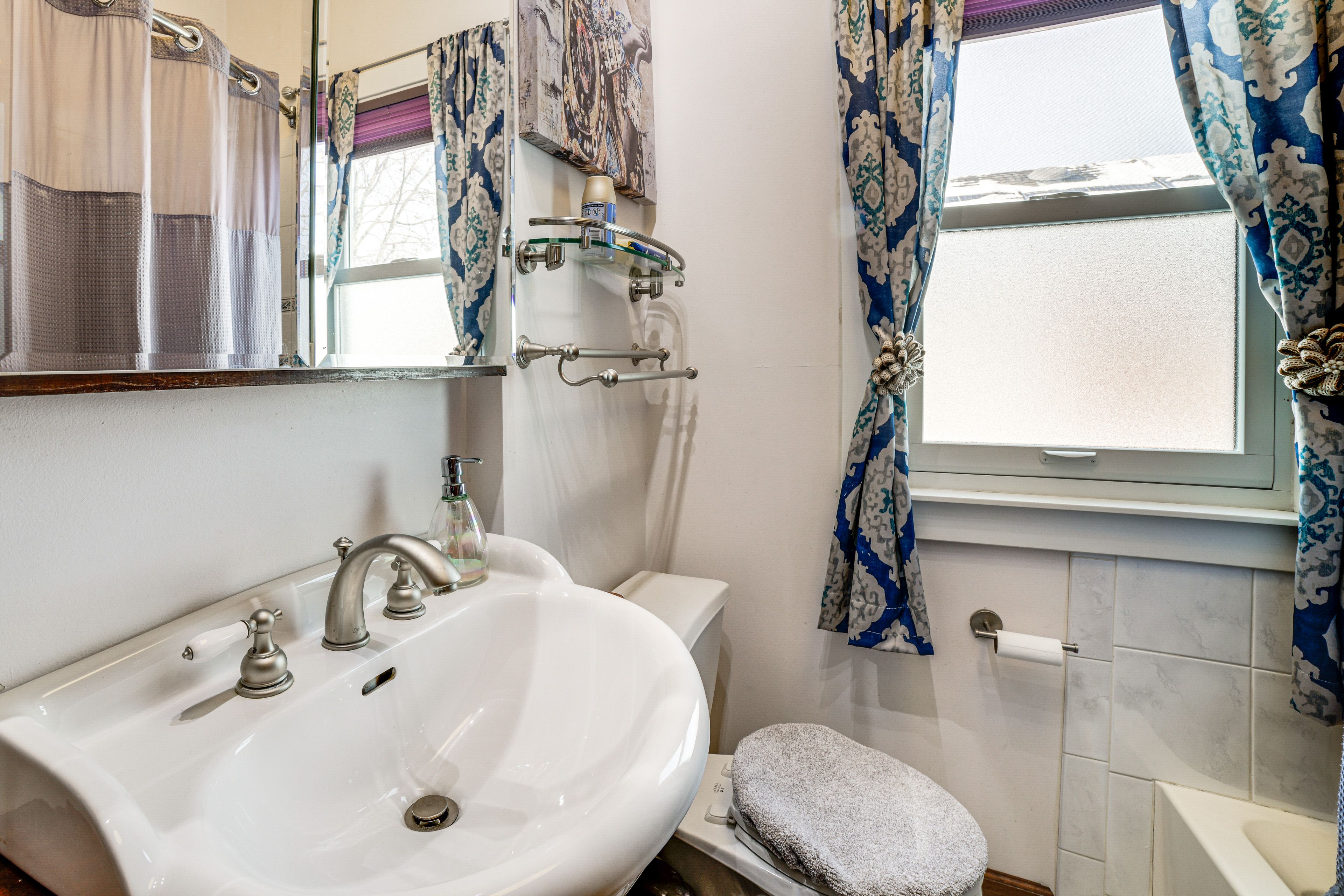 Bathroom | Main Level