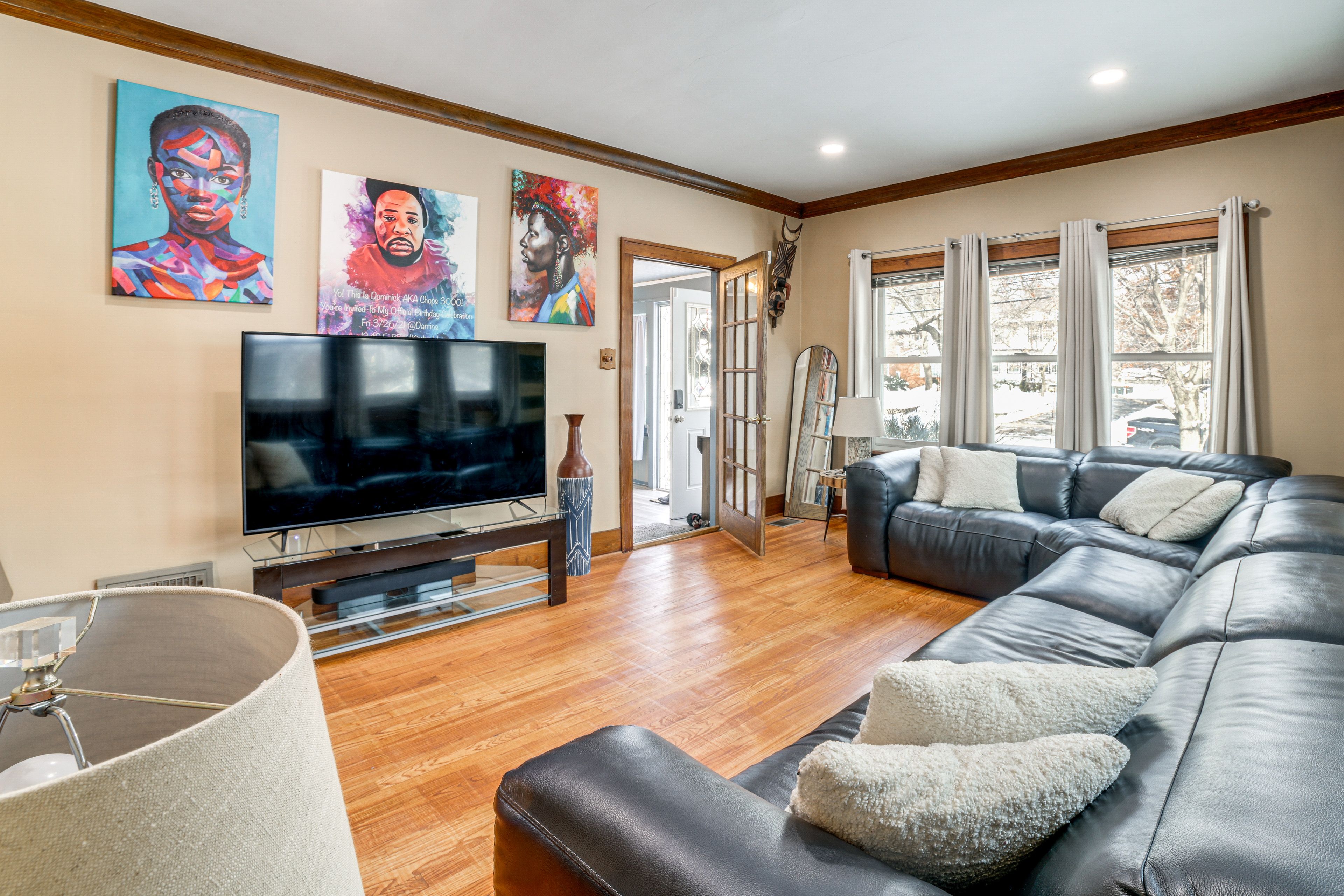 Living Room | Main Level | Smart TV